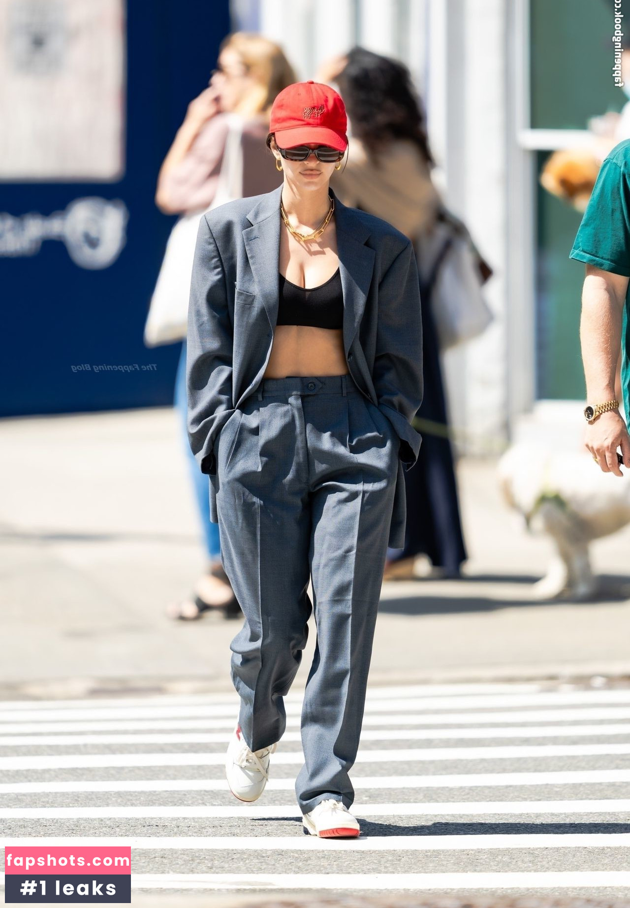 Emily Ratajkowski gallery photo #5329