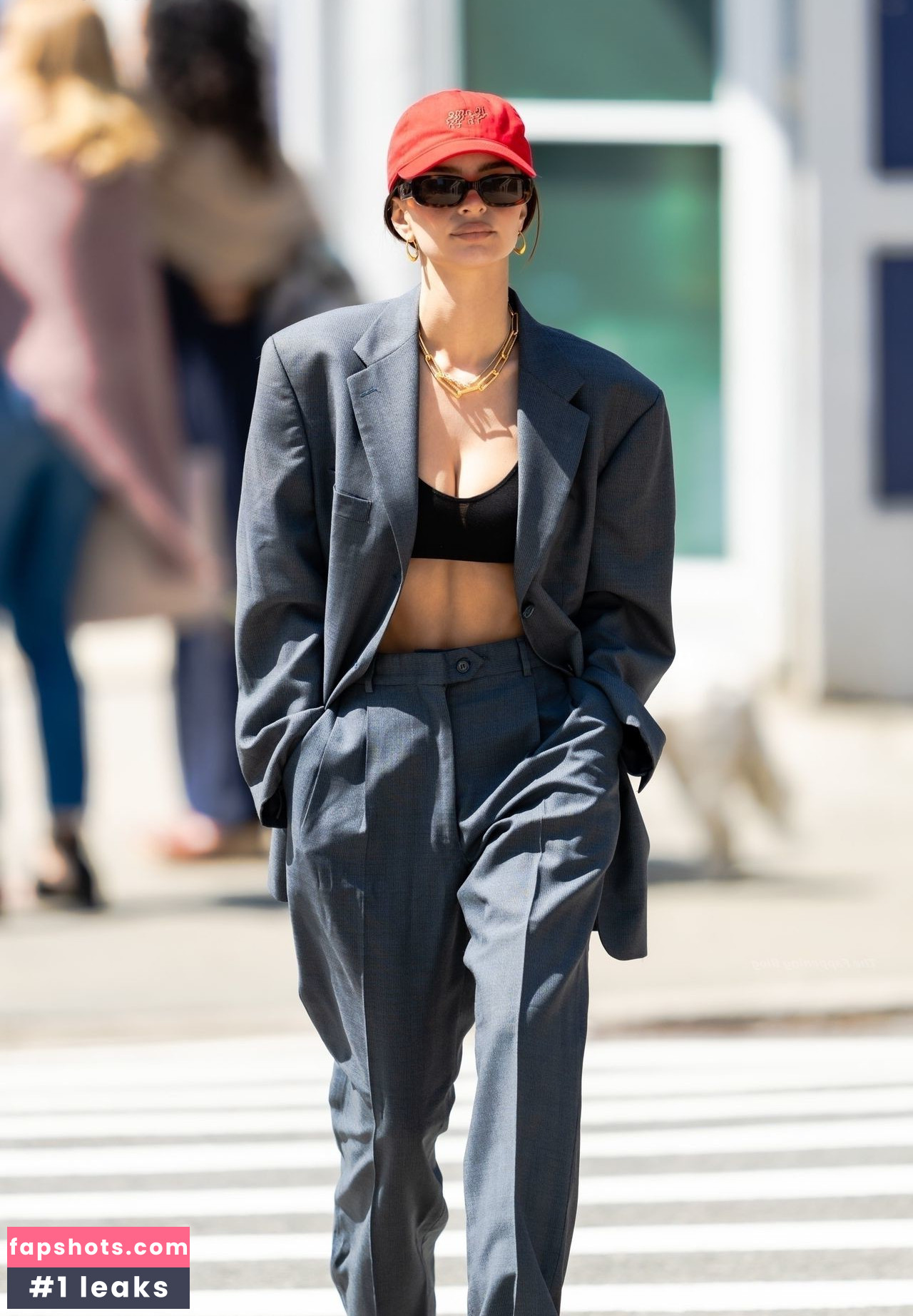 Emily Ratajkowski gallery photo #5330