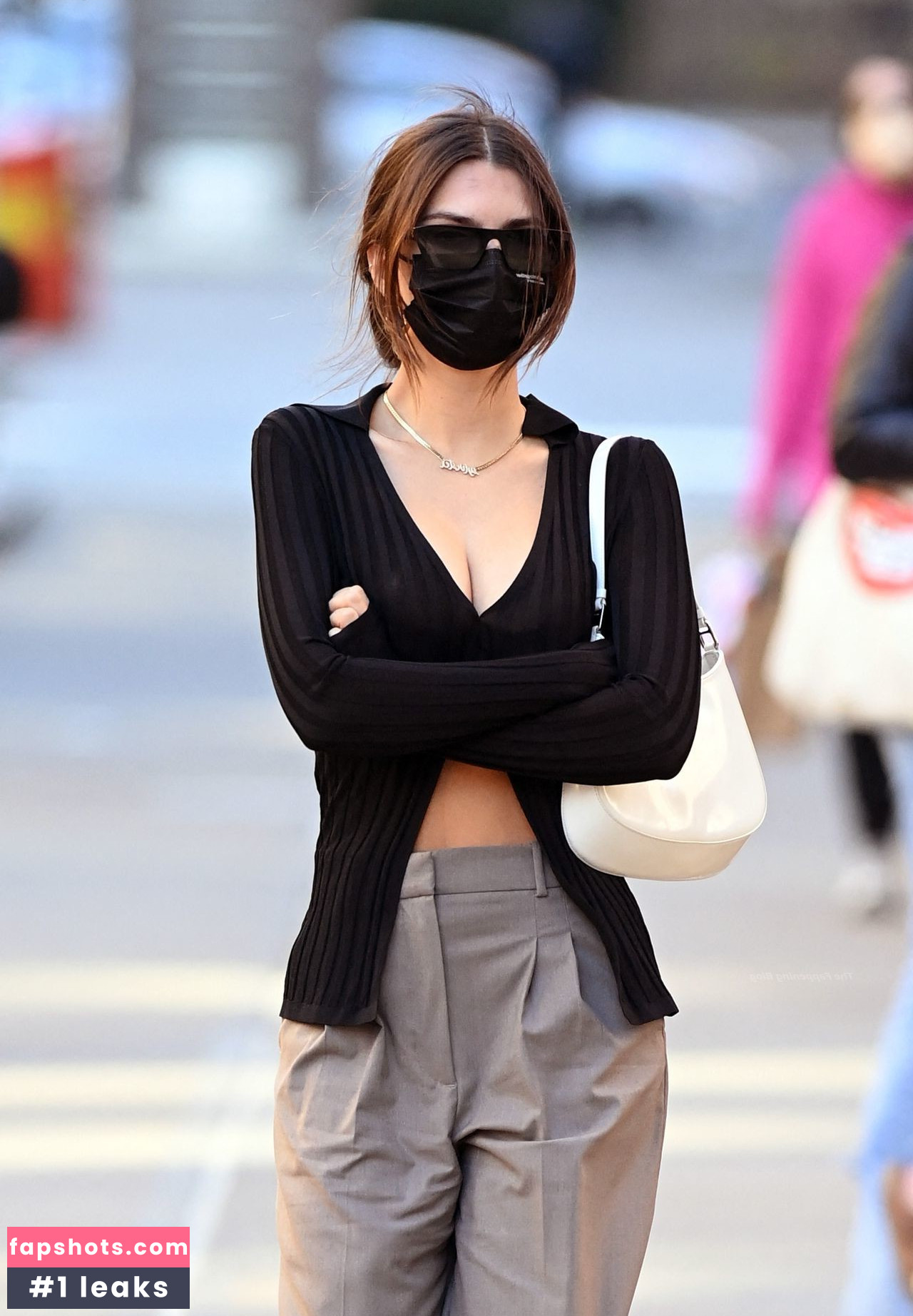 Emily Ratajkowski gallery photo #5340