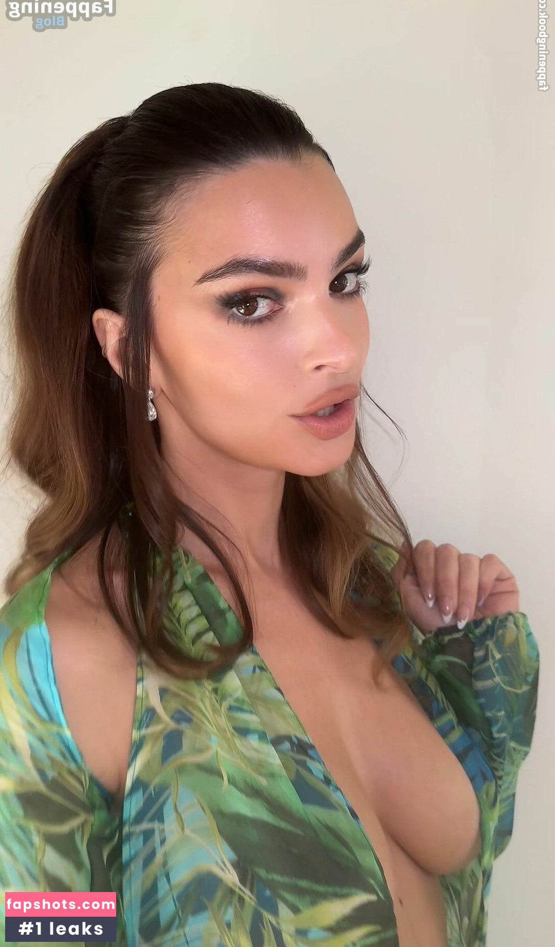 Emily Ratajkowski gallery photo #535