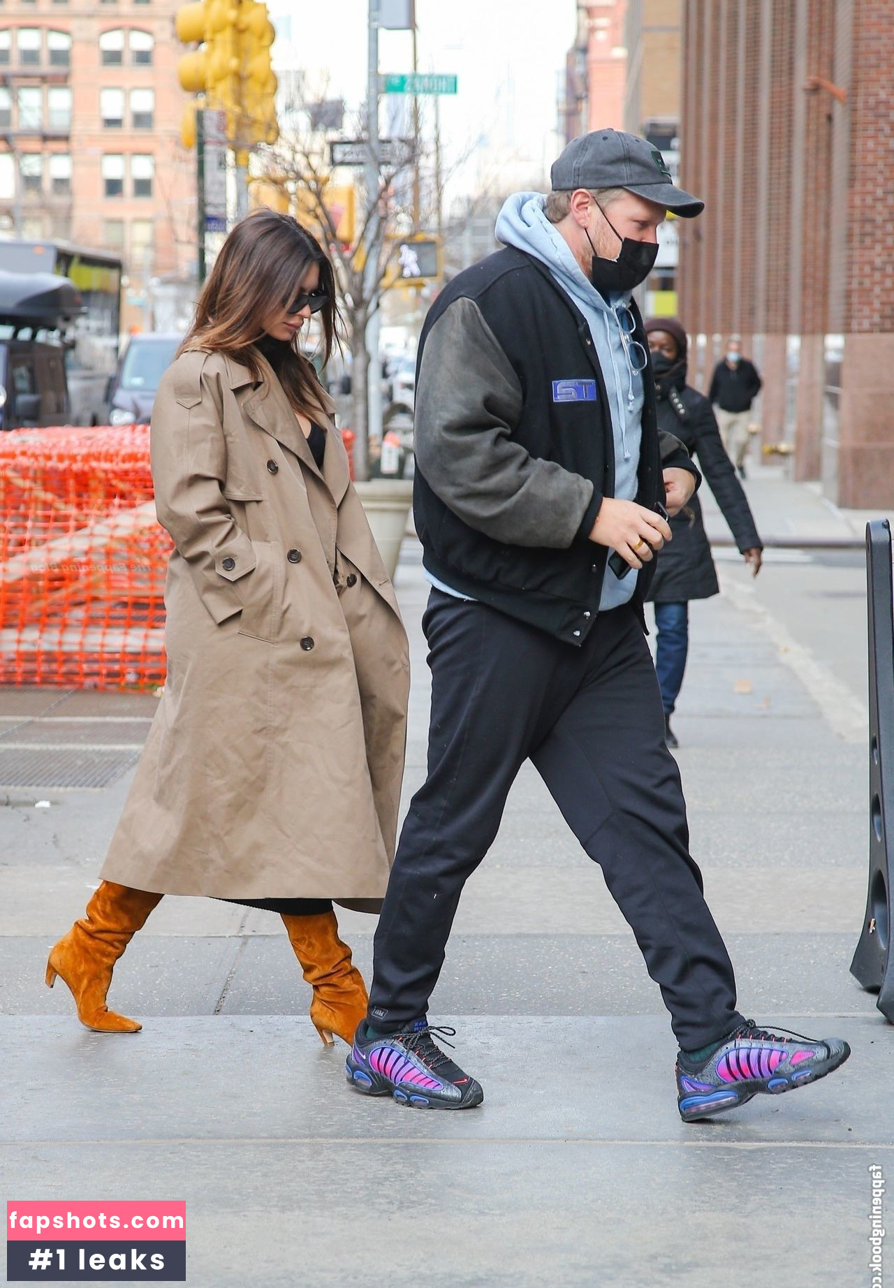 Emily Ratajkowski gallery photo #5348