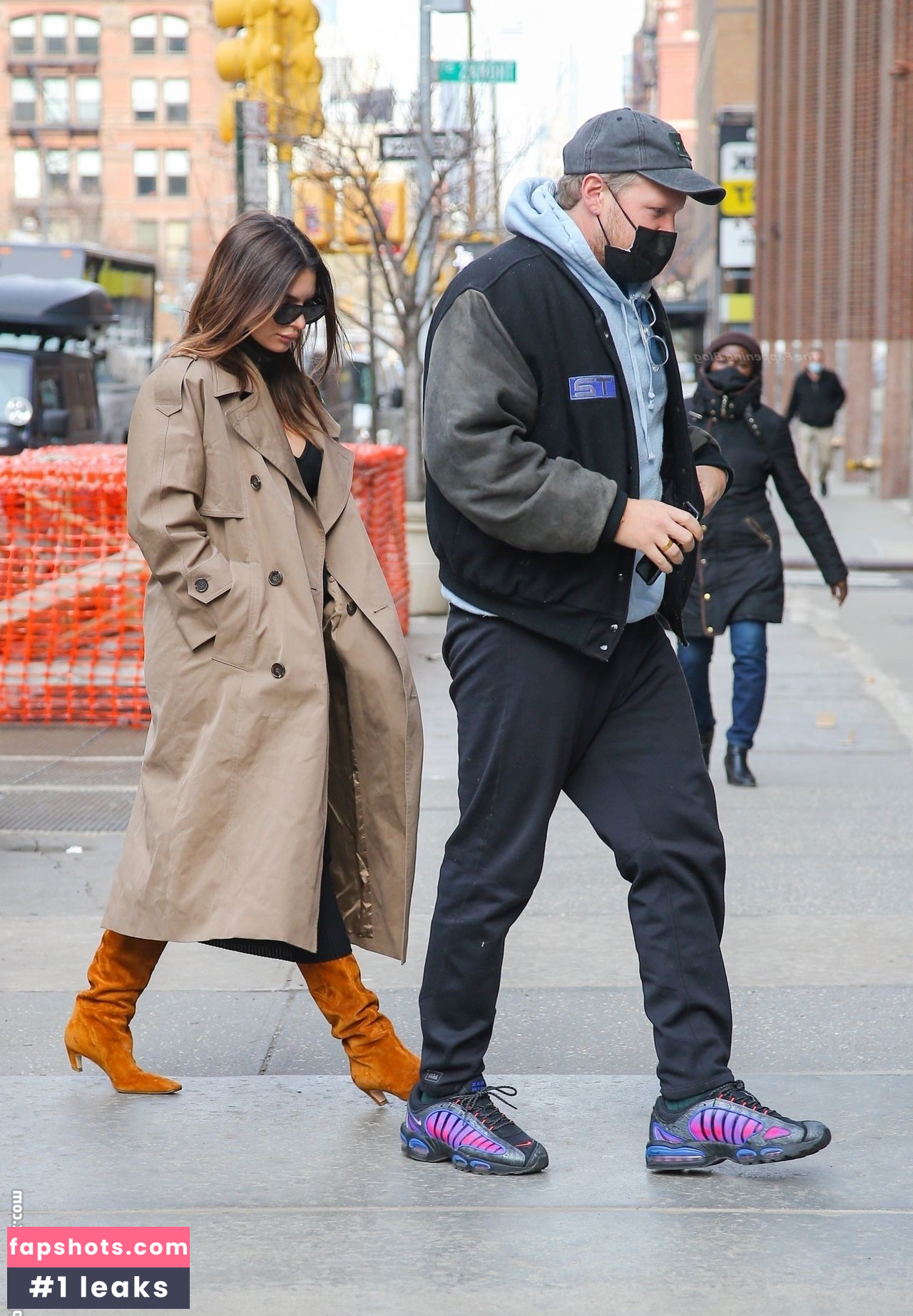 Emily Ratajkowski gallery photo #5349