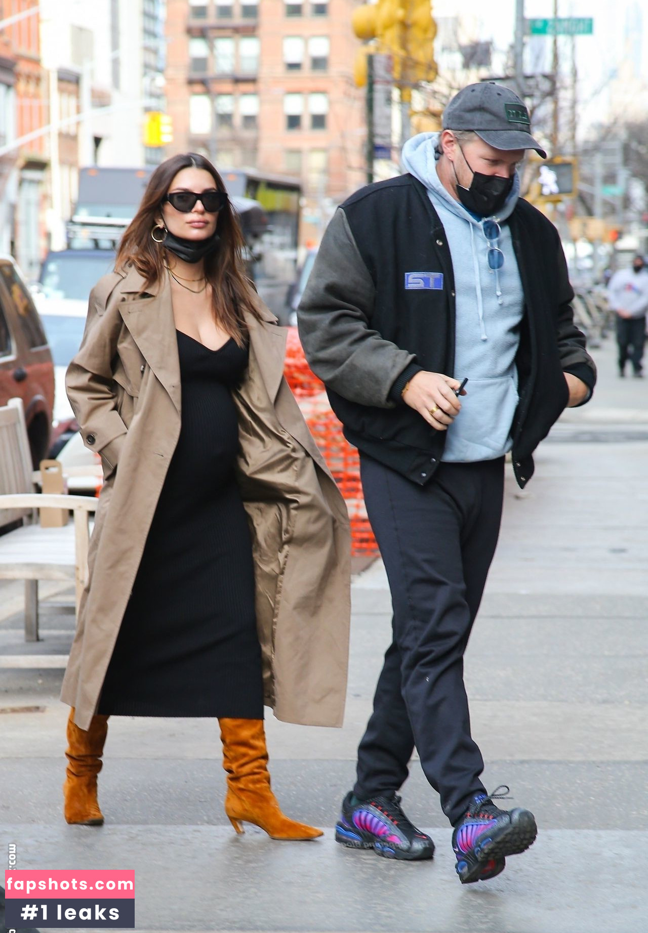 Emily Ratajkowski gallery photo #5351