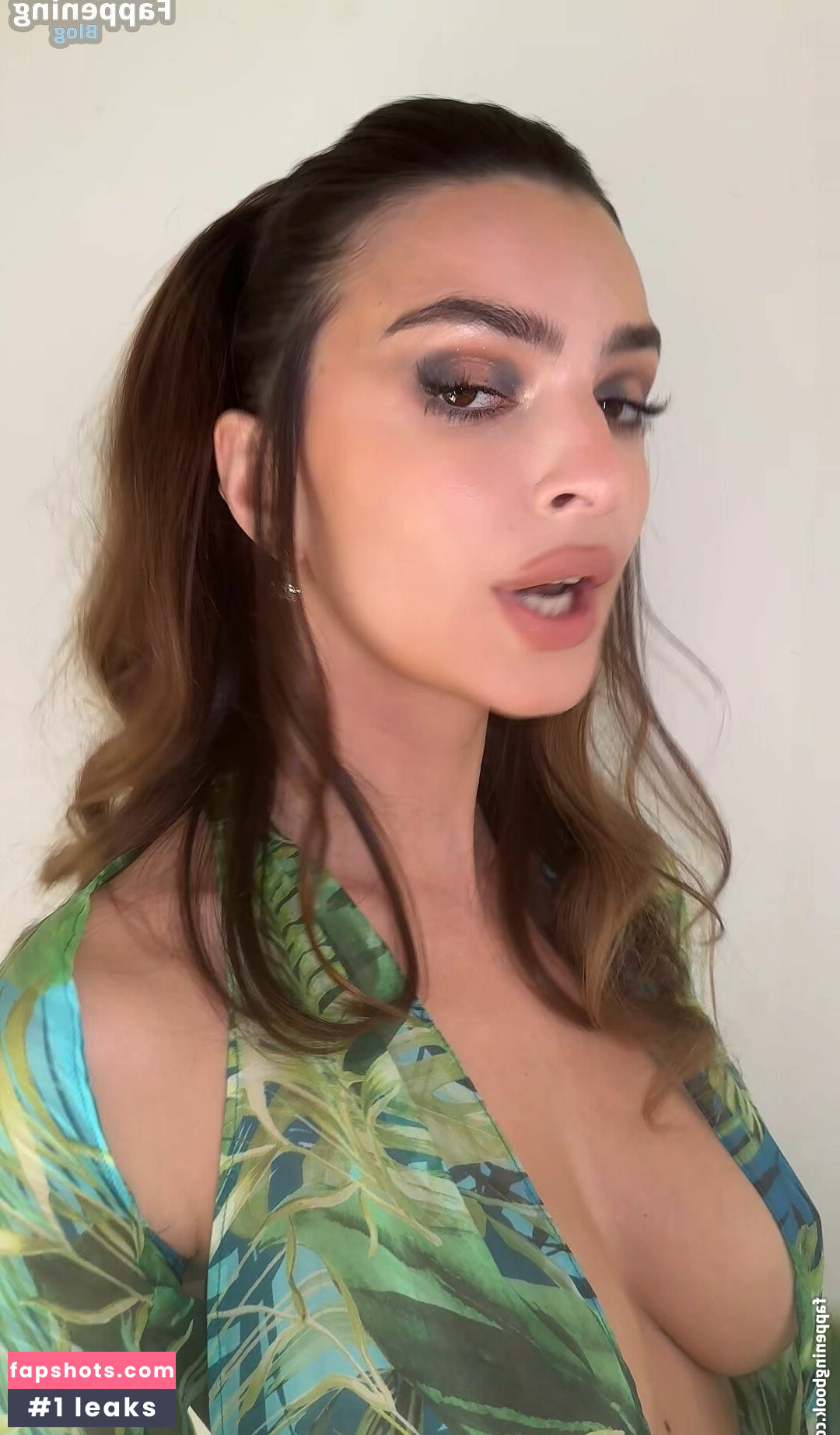 Emily Ratajkowski gallery photo #537