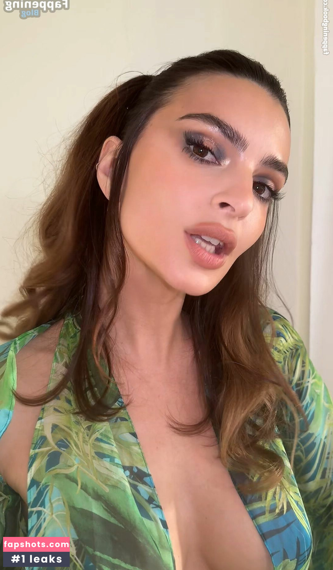 Emily Ratajkowski gallery photo #538