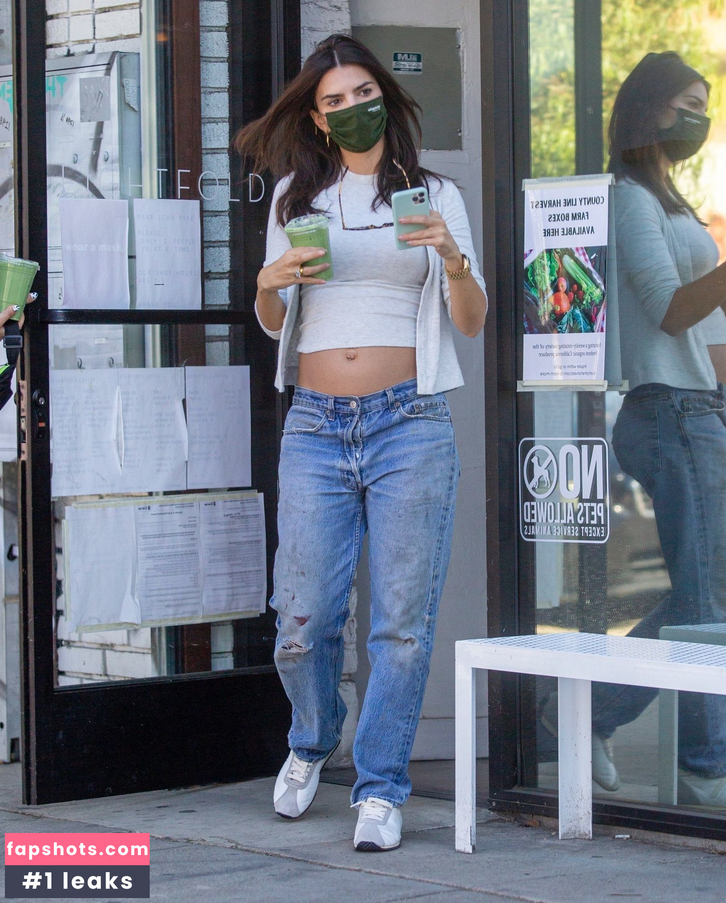 Emily Ratajkowski gallery photo #5388