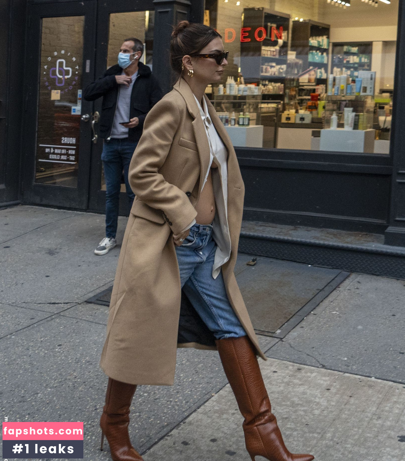 Emily Ratajkowski gallery photo #5408