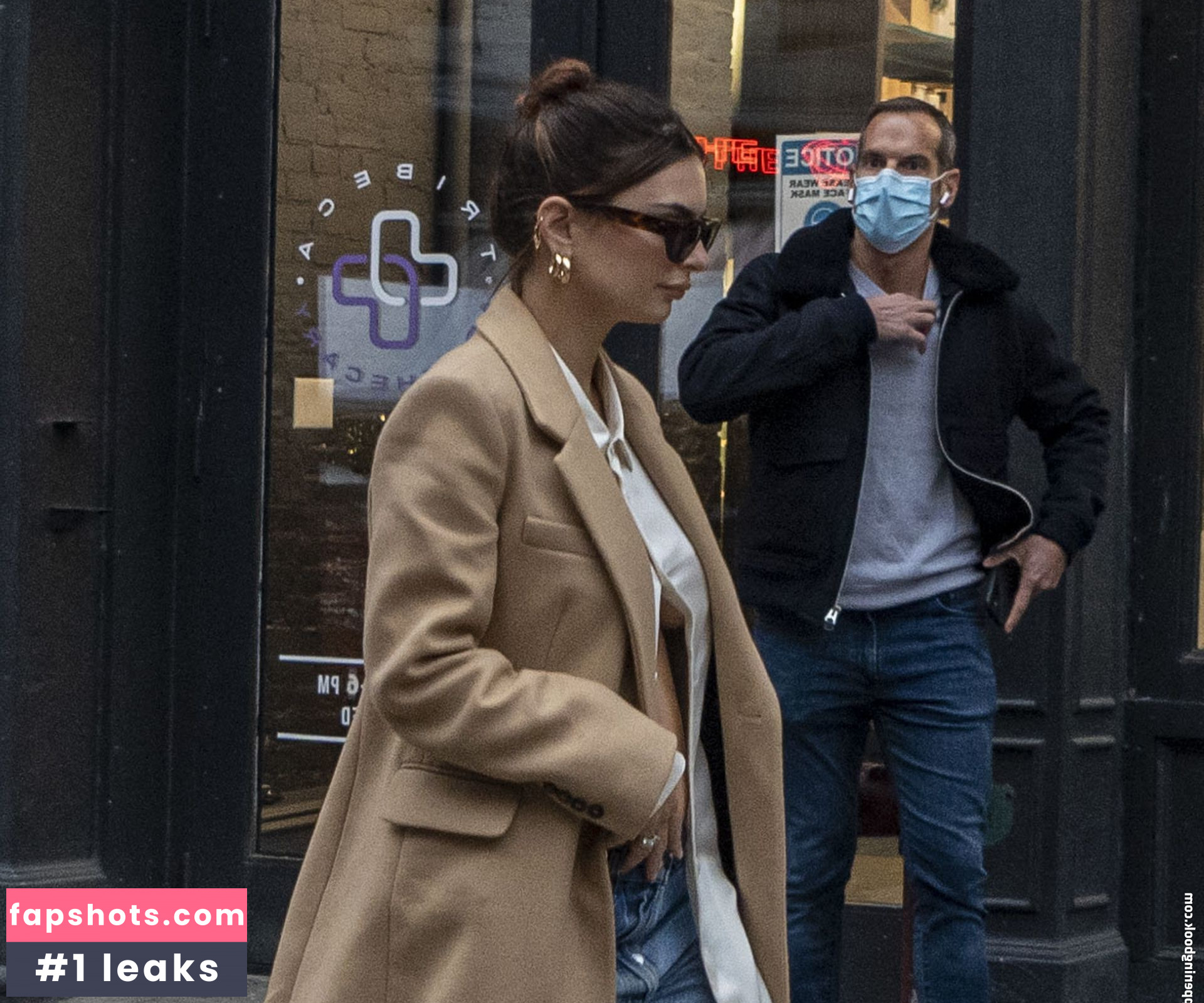 Emily Ratajkowski gallery photo #5409