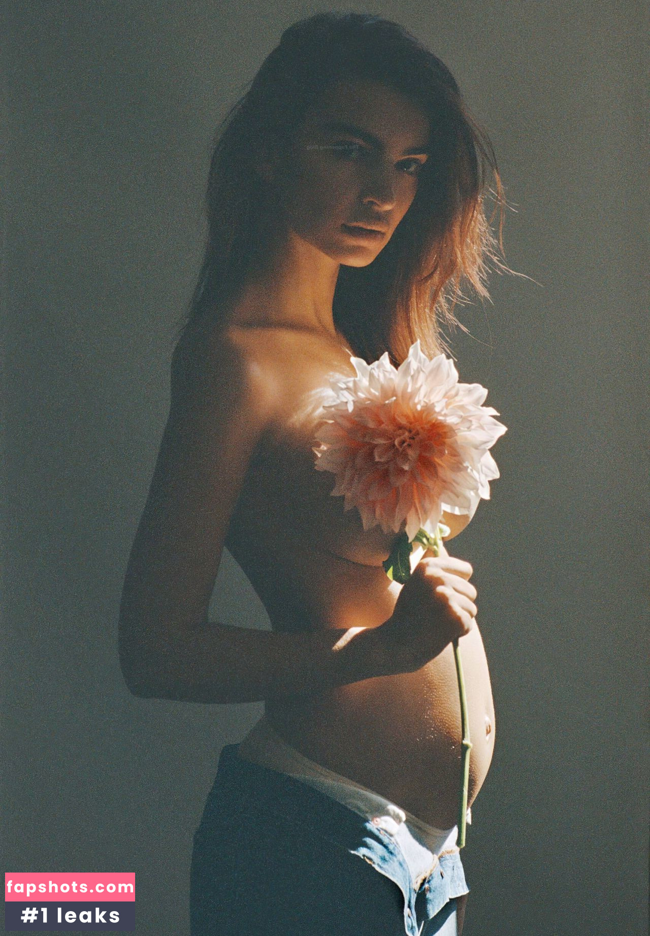 Emily Ratajkowski gallery photo #5437