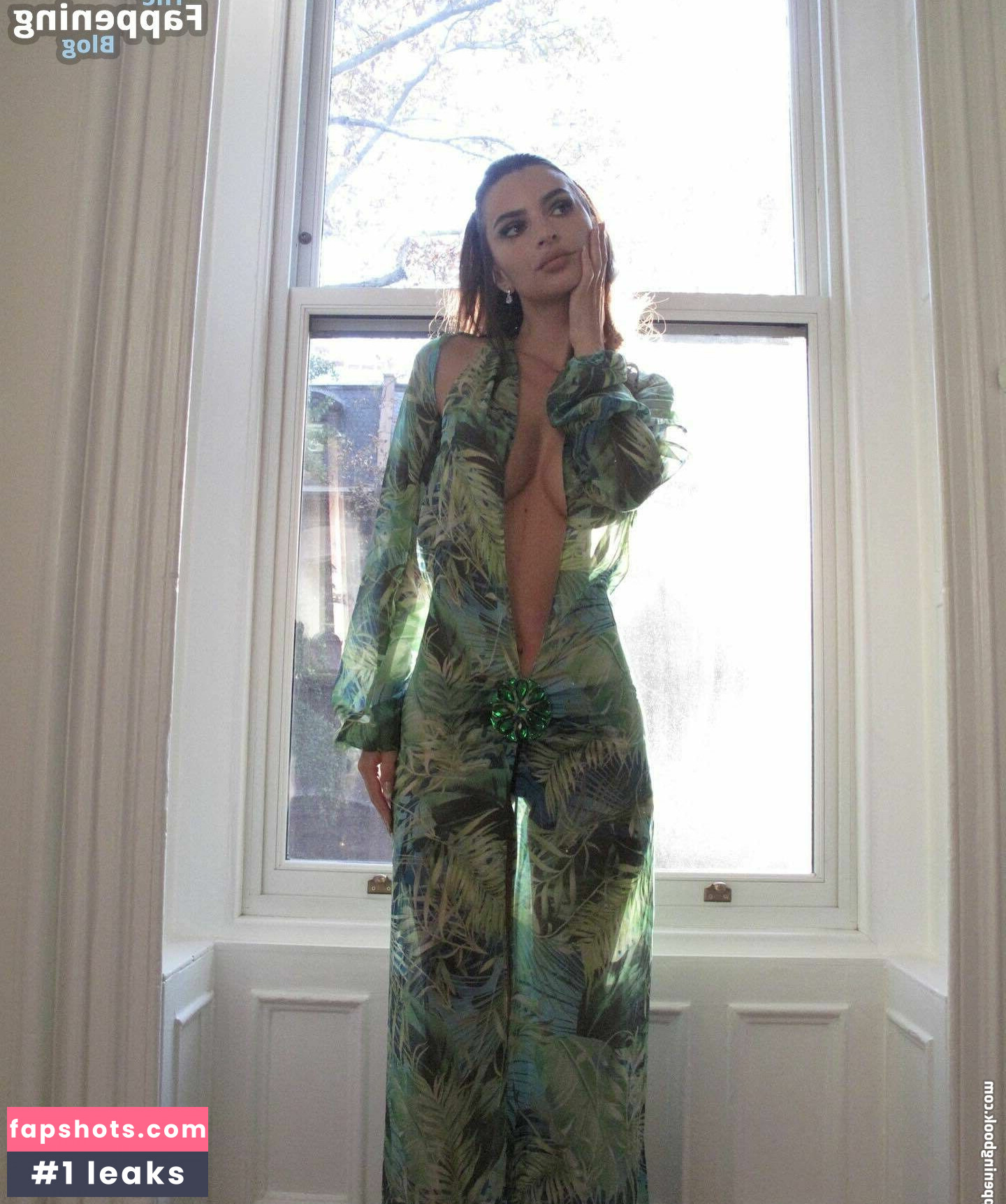 Emily Ratajkowski gallery photo #545