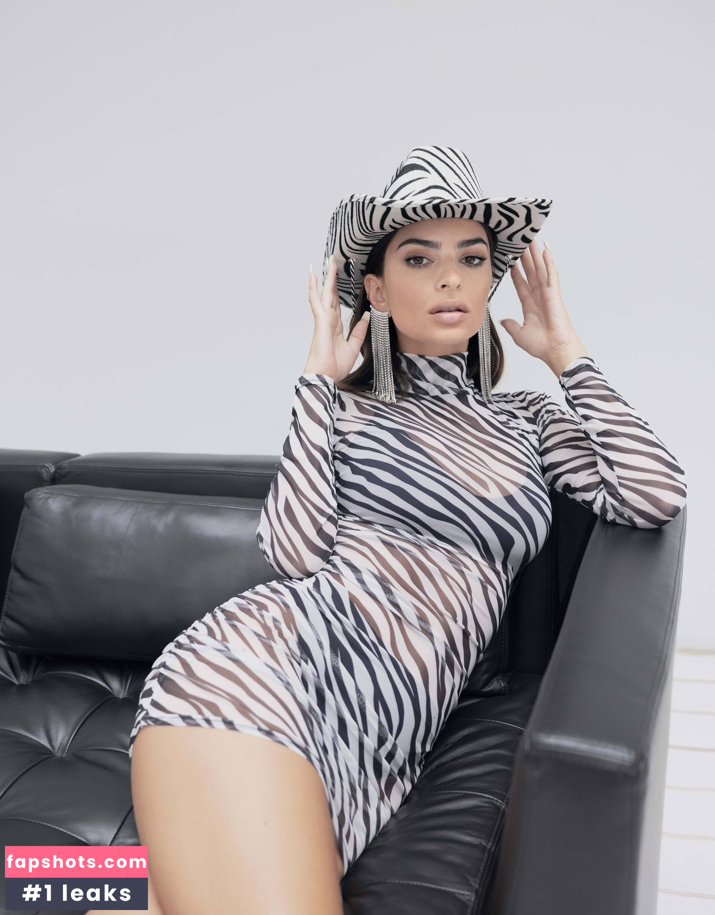 Emily Ratajkowski gallery photo #5442