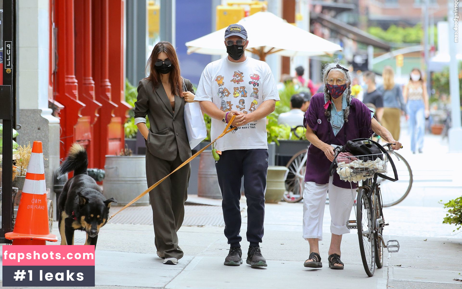 Emily Ratajkowski gallery photo #5449