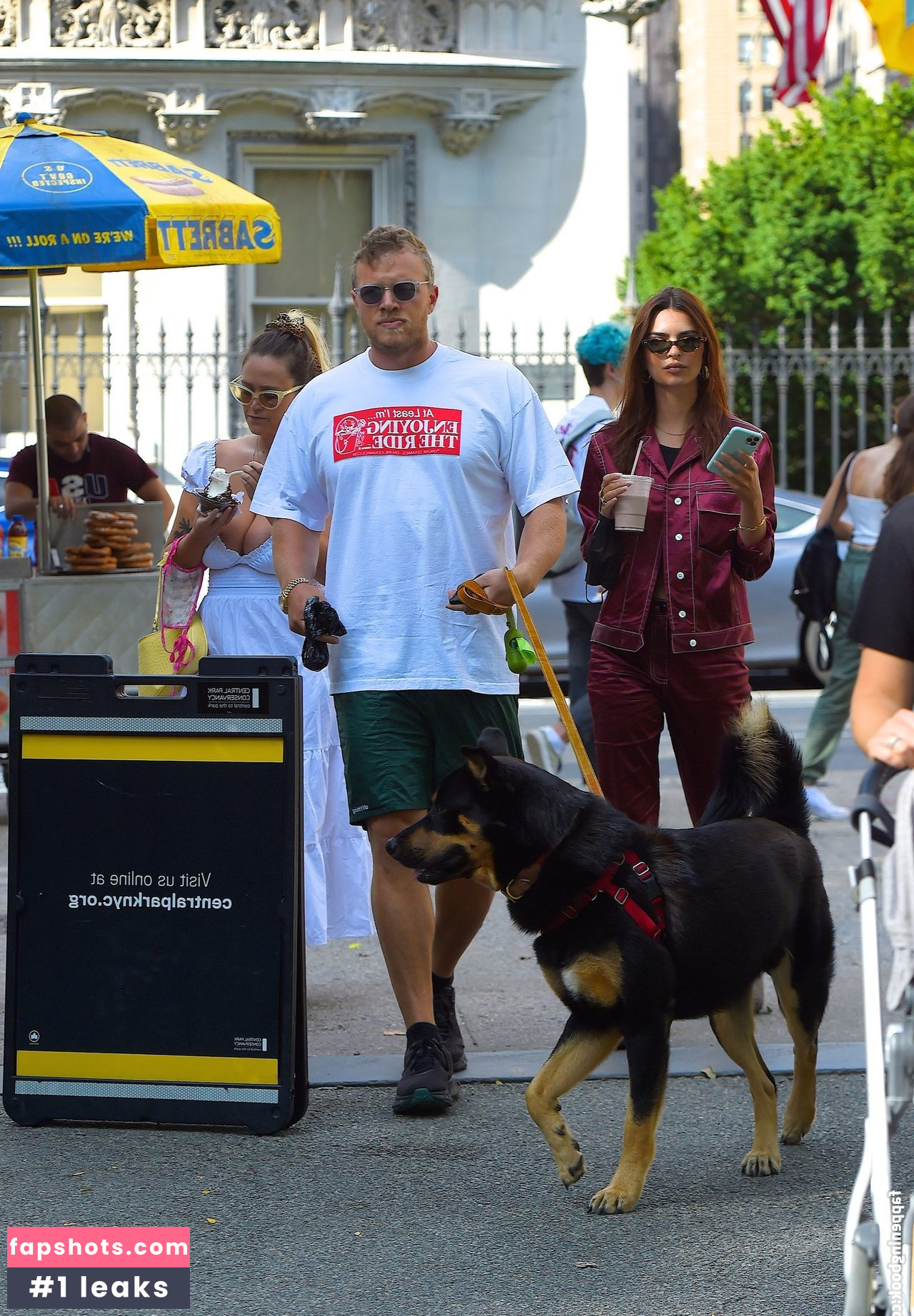 Emily Ratajkowski gallery photo #5454