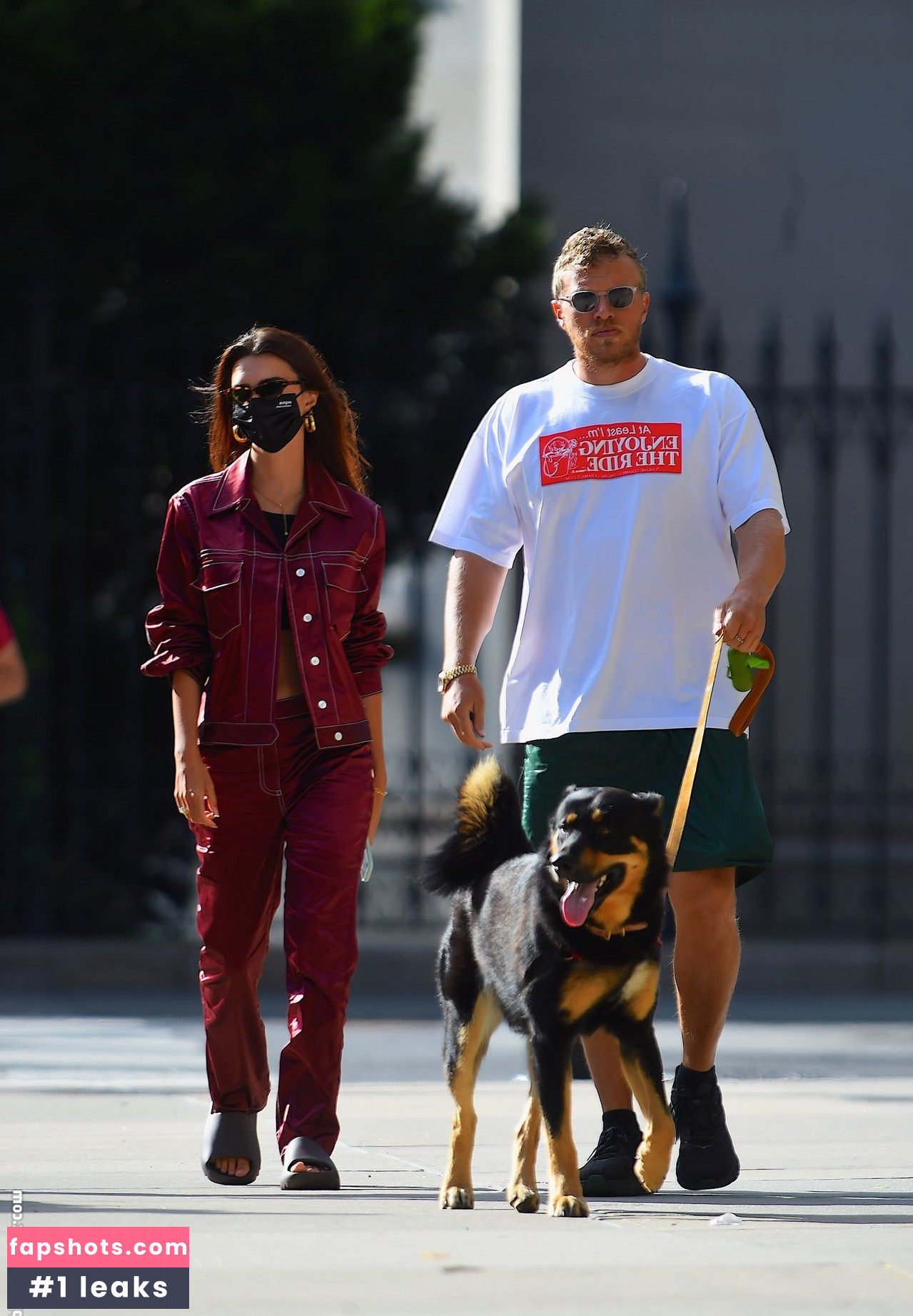 Emily Ratajkowski gallery photo #5458