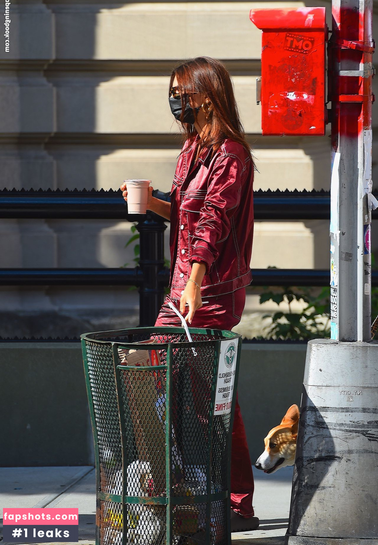 Emily Ratajkowski gallery photo #5460