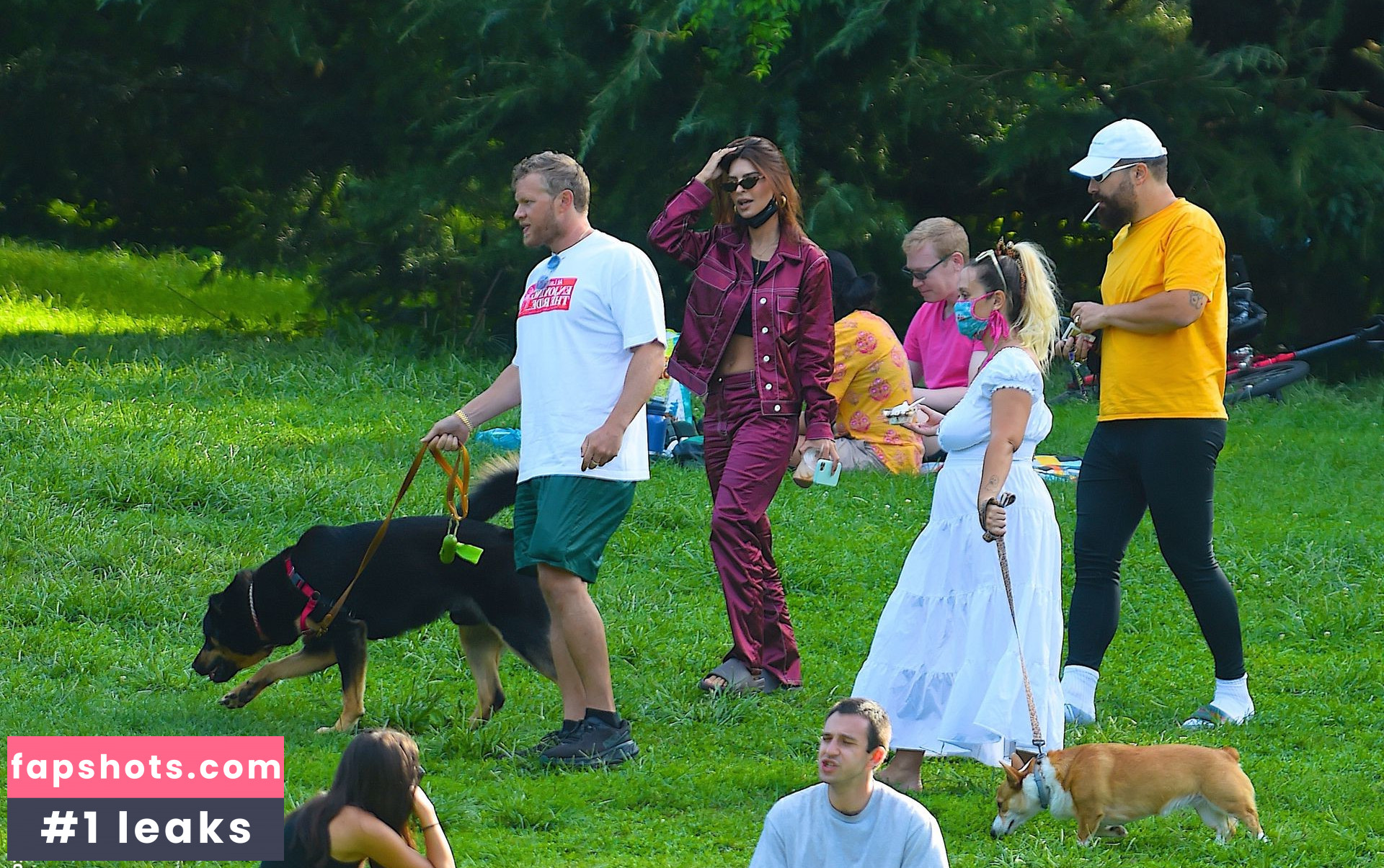 Emily Ratajkowski gallery photo #5462