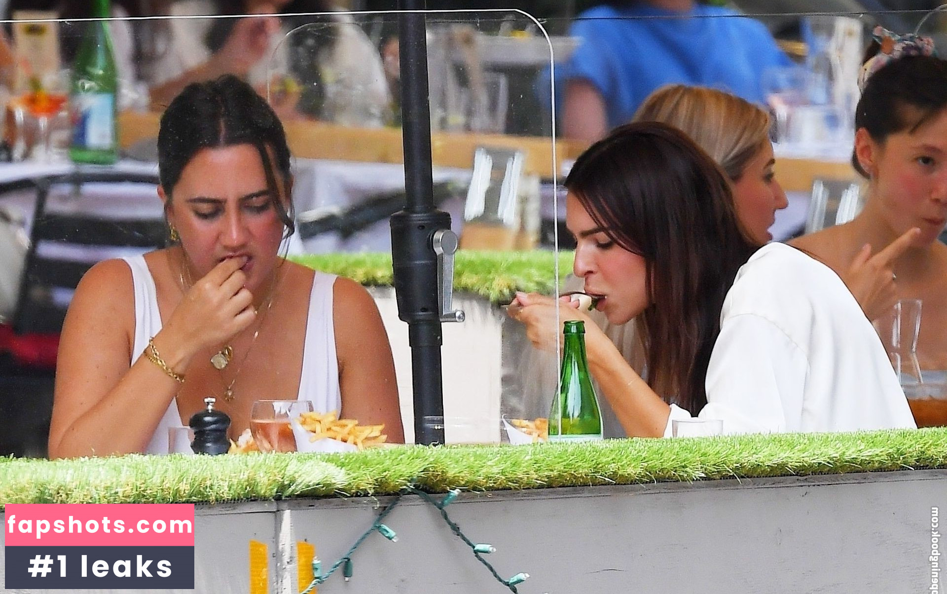 Emily Ratajkowski gallery photo #5589