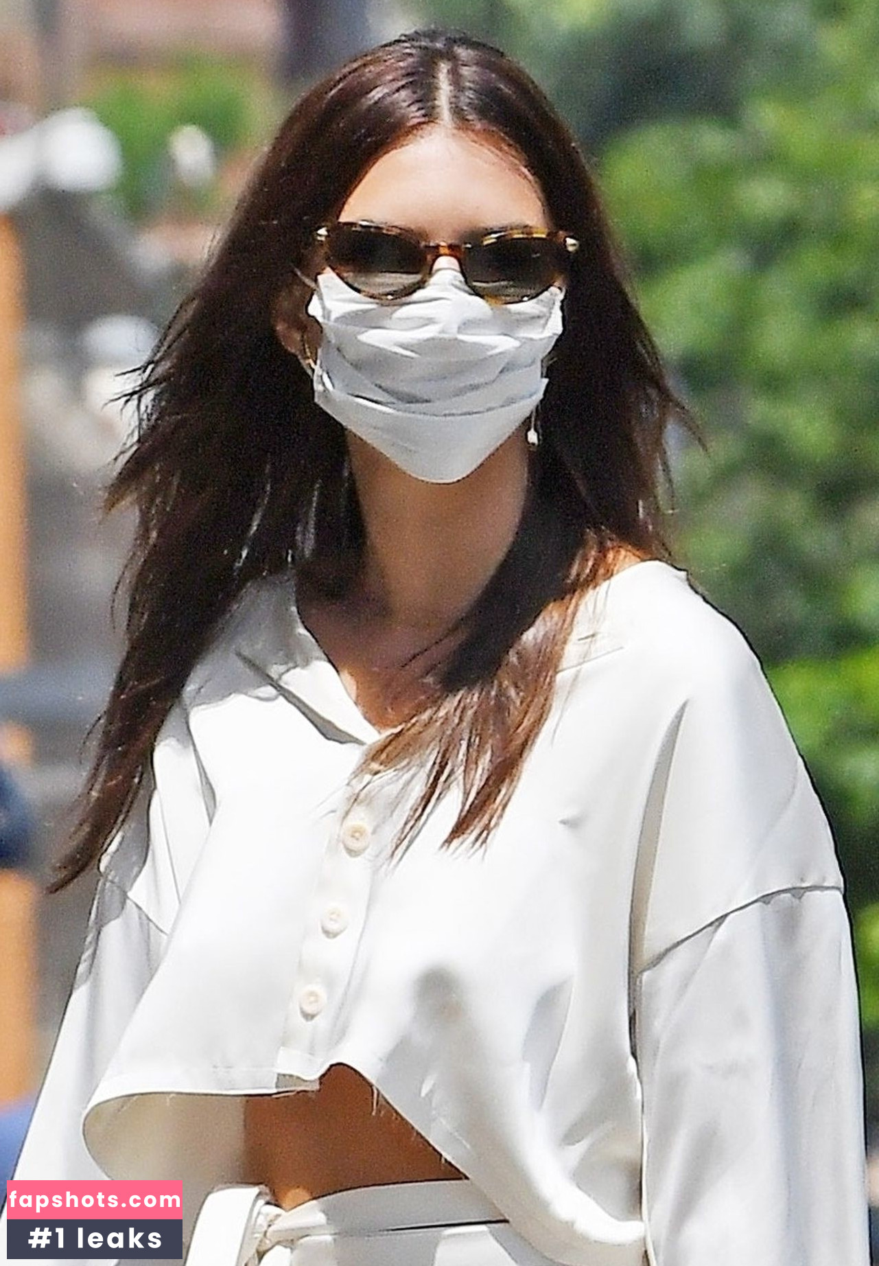 Emily Ratajkowski gallery photo #5595