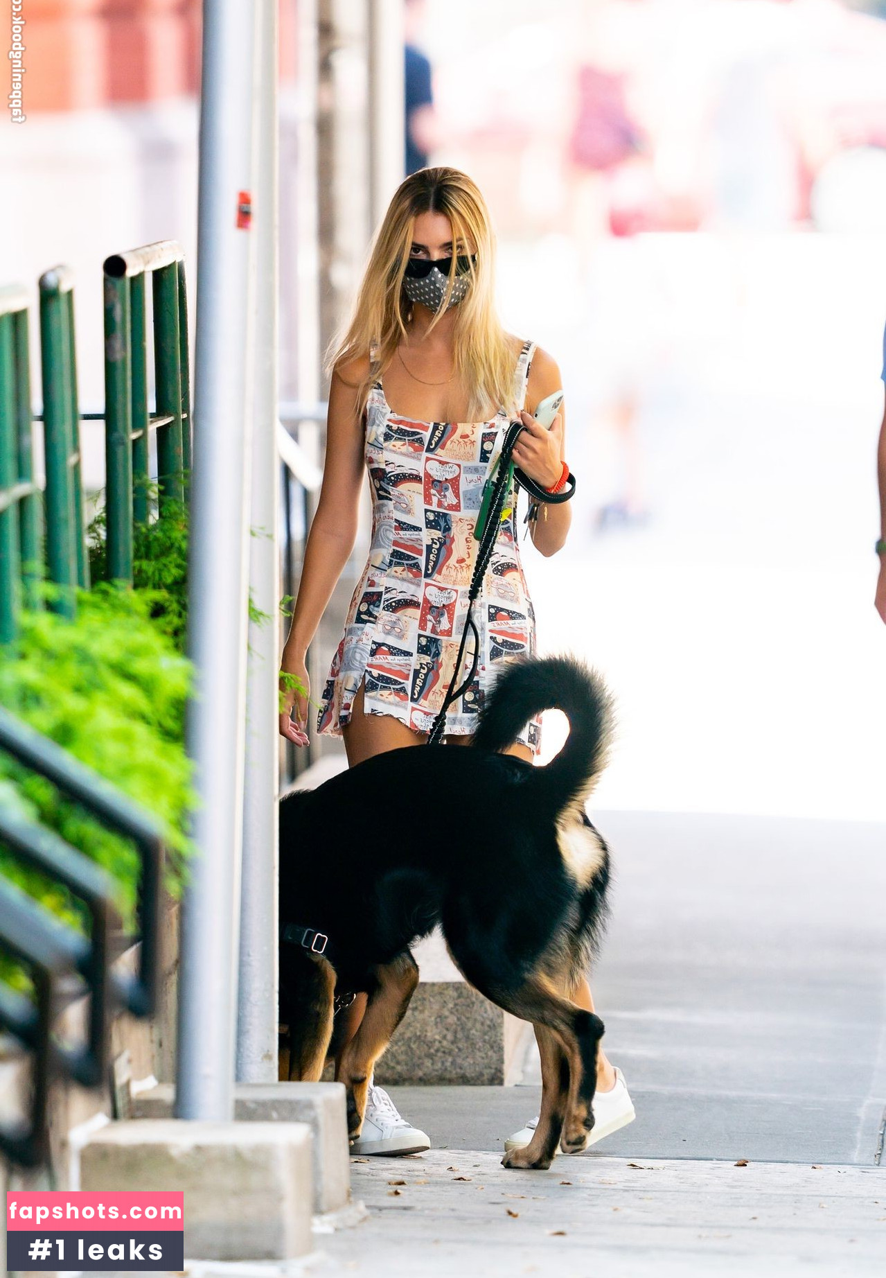 Emily Ratajkowski gallery photo #5644