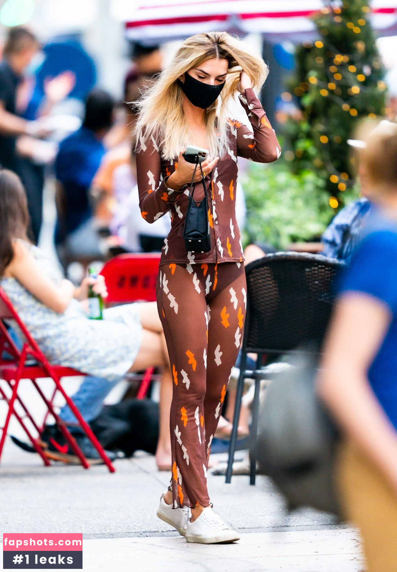 Emily Ratajkowski gallery photo #5650