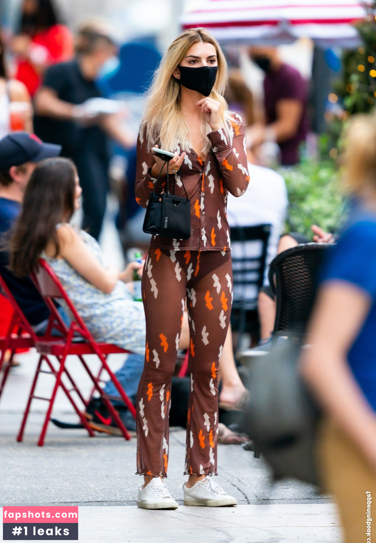 Emily Ratajkowski gallery photo #5651