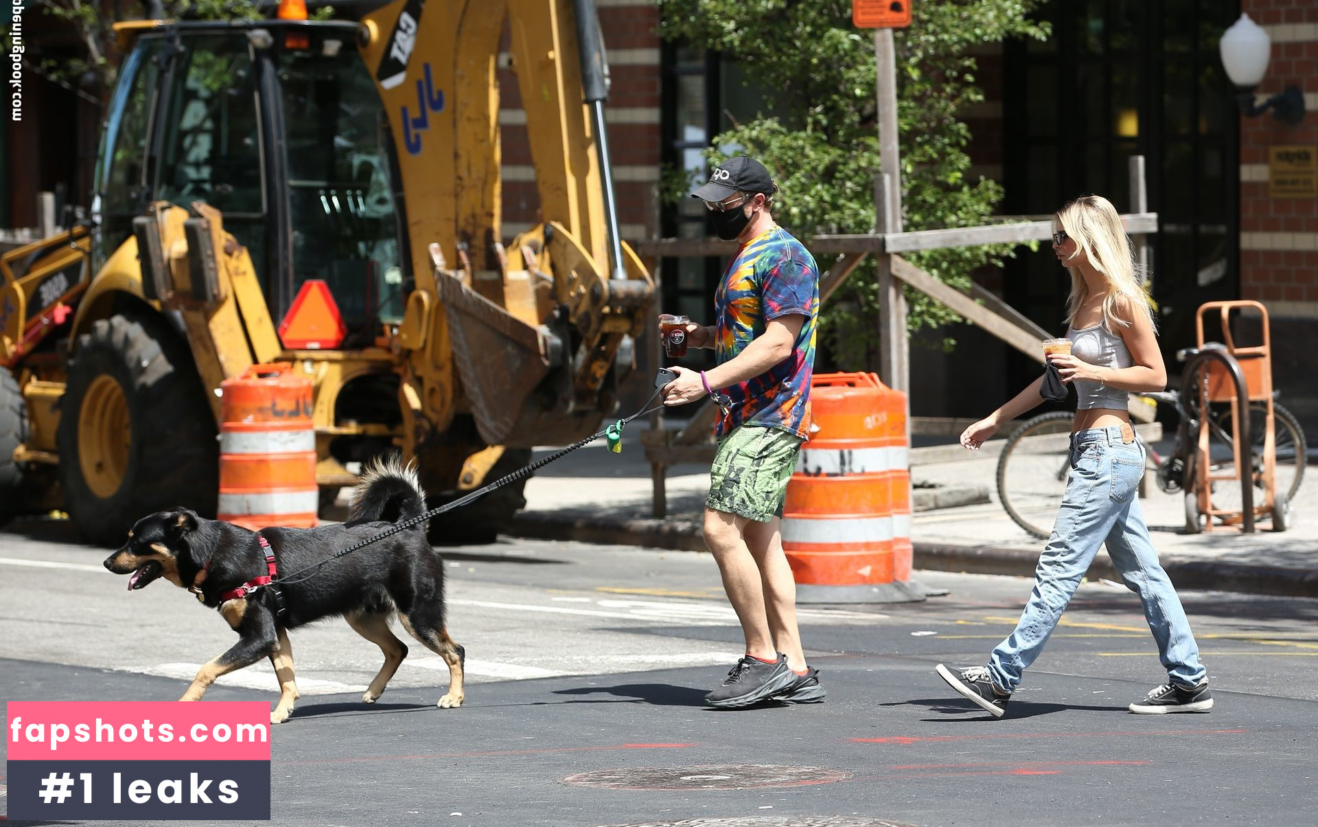 Emily Ratajkowski gallery photo #5658