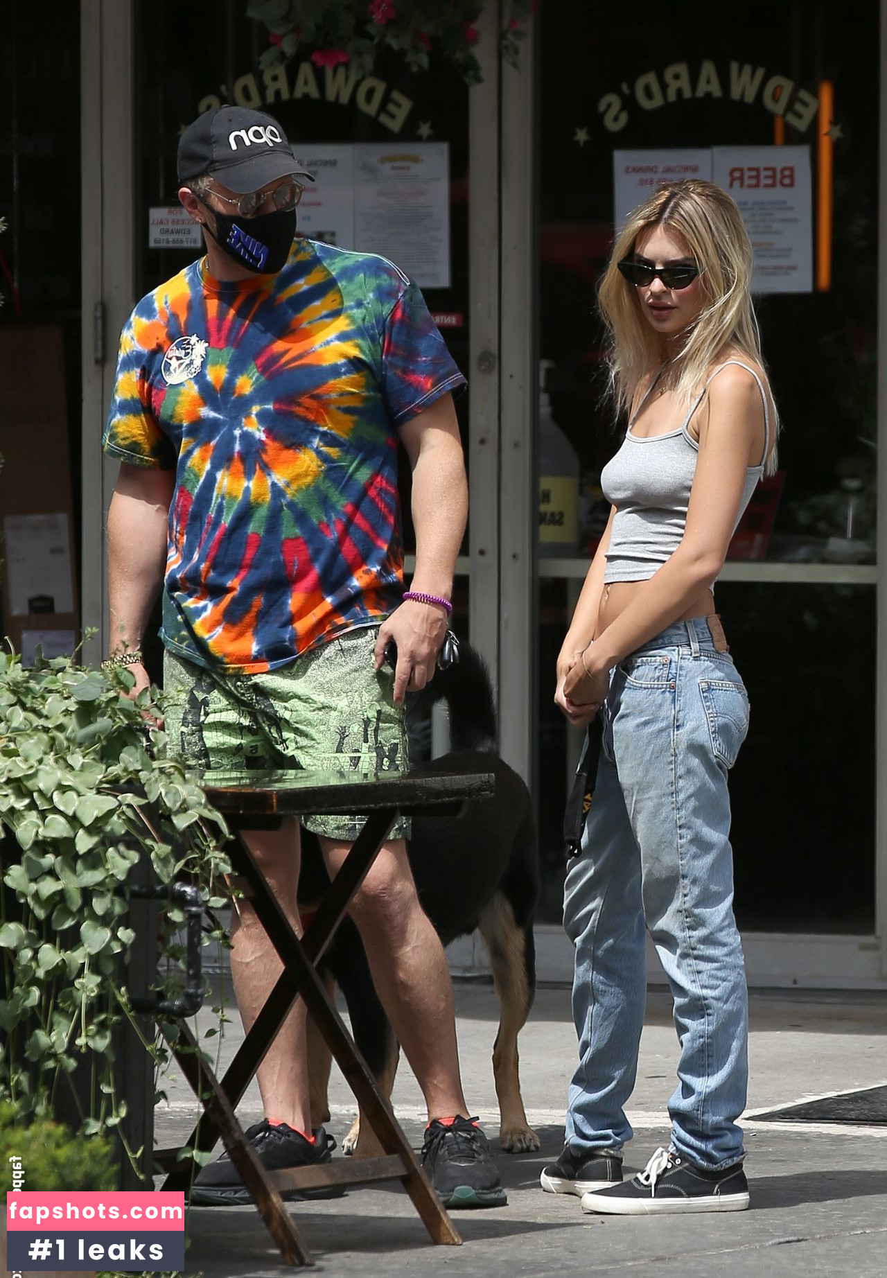 Emily Ratajkowski gallery photo #5660