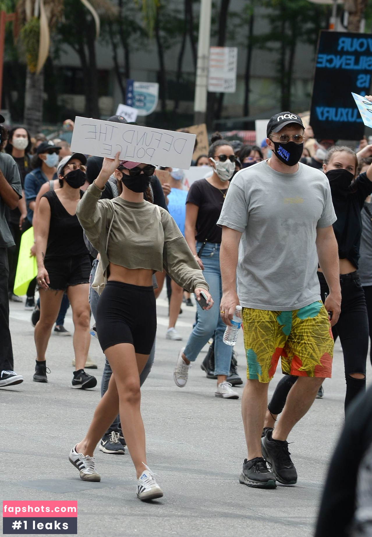 Emily Ratajkowski gallery photo #5669