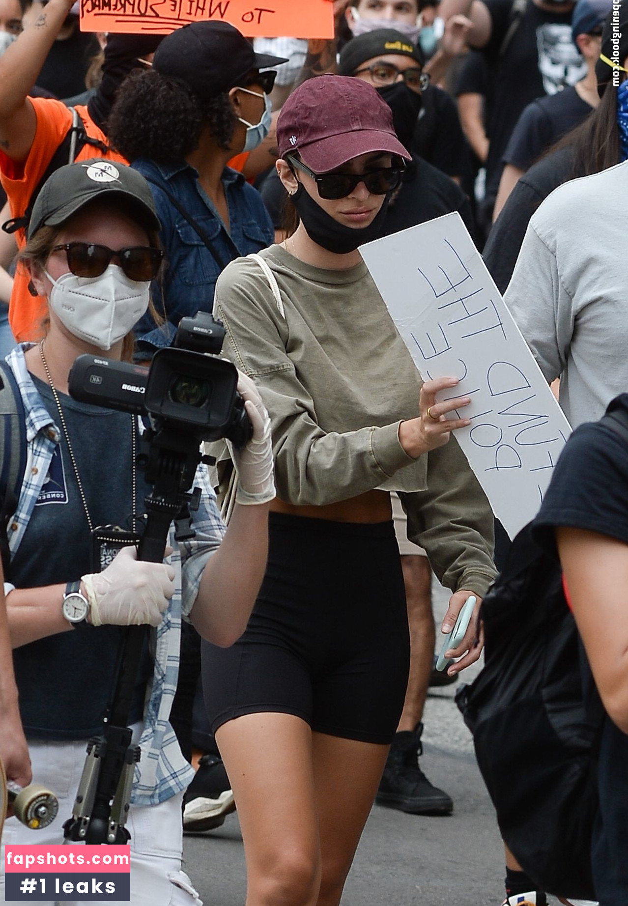 Emily Ratajkowski gallery photo #5670