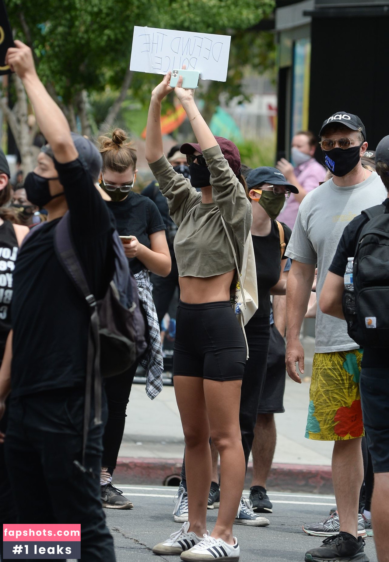 Emily Ratajkowski gallery photo #5673