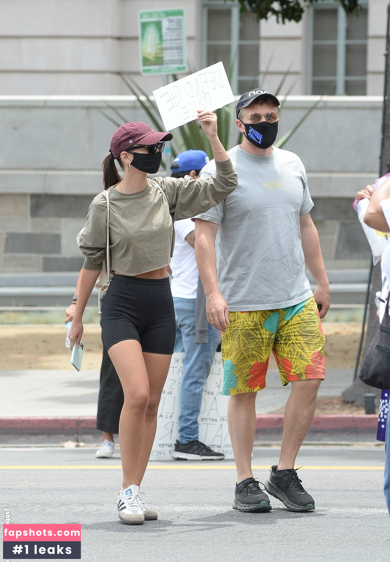 Emily Ratajkowski gallery photo #5675