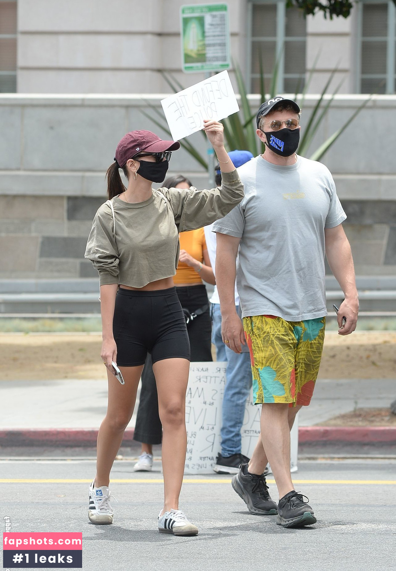 Emily Ratajkowski gallery photo #5676