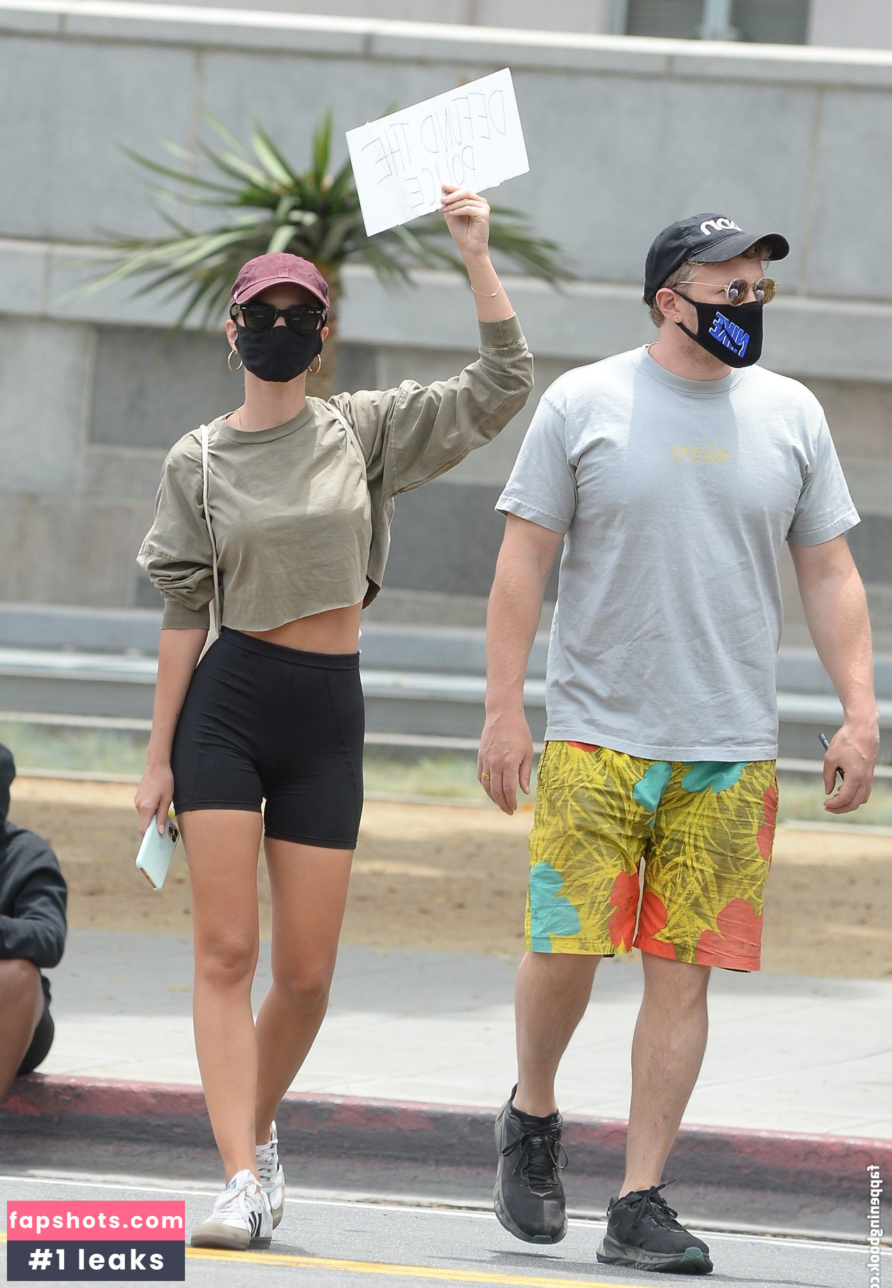 Emily Ratajkowski gallery photo #5678