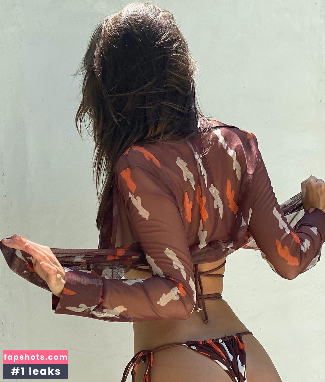 Emily Ratajkowski gallery photo #5707