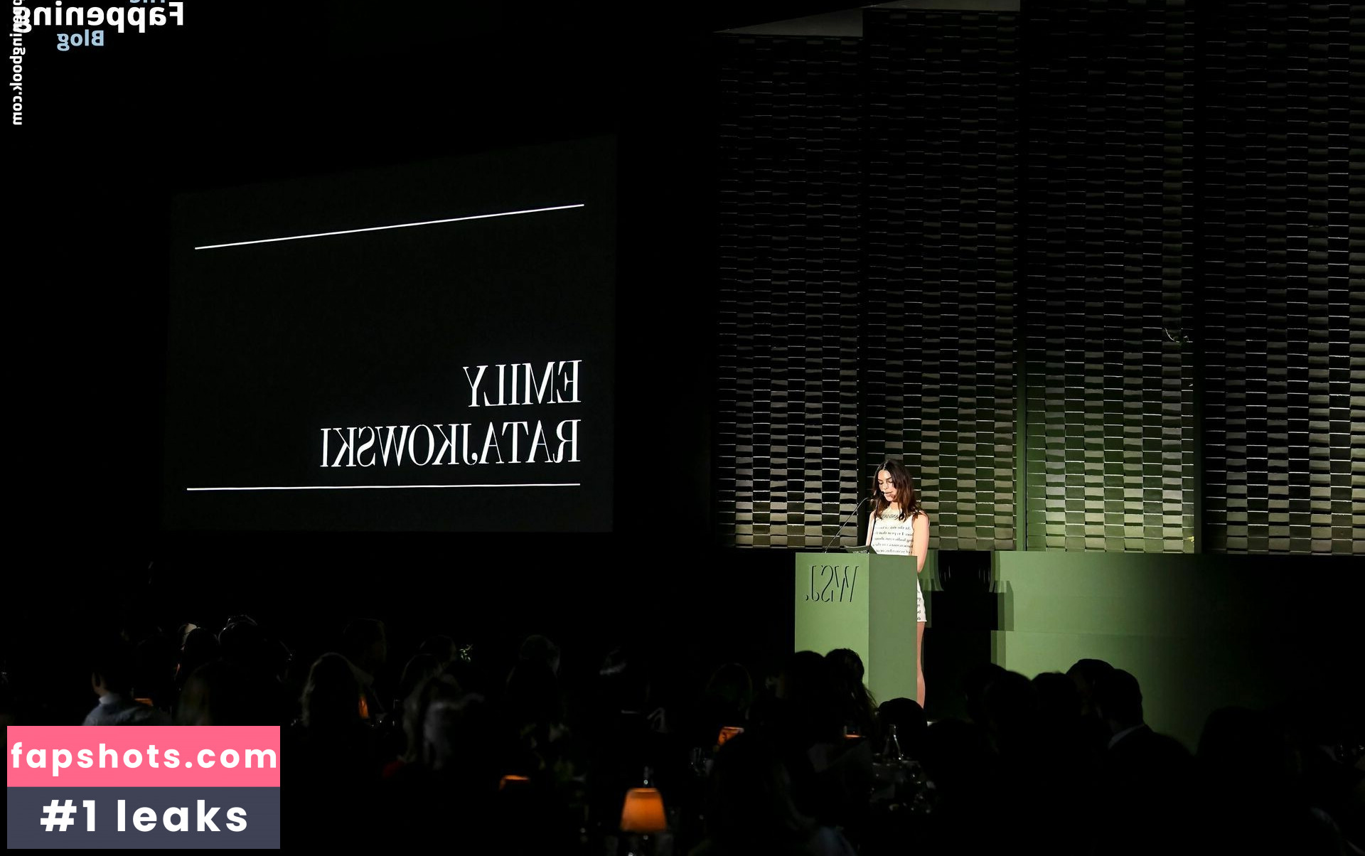 Emily Ratajkowski gallery photo #575