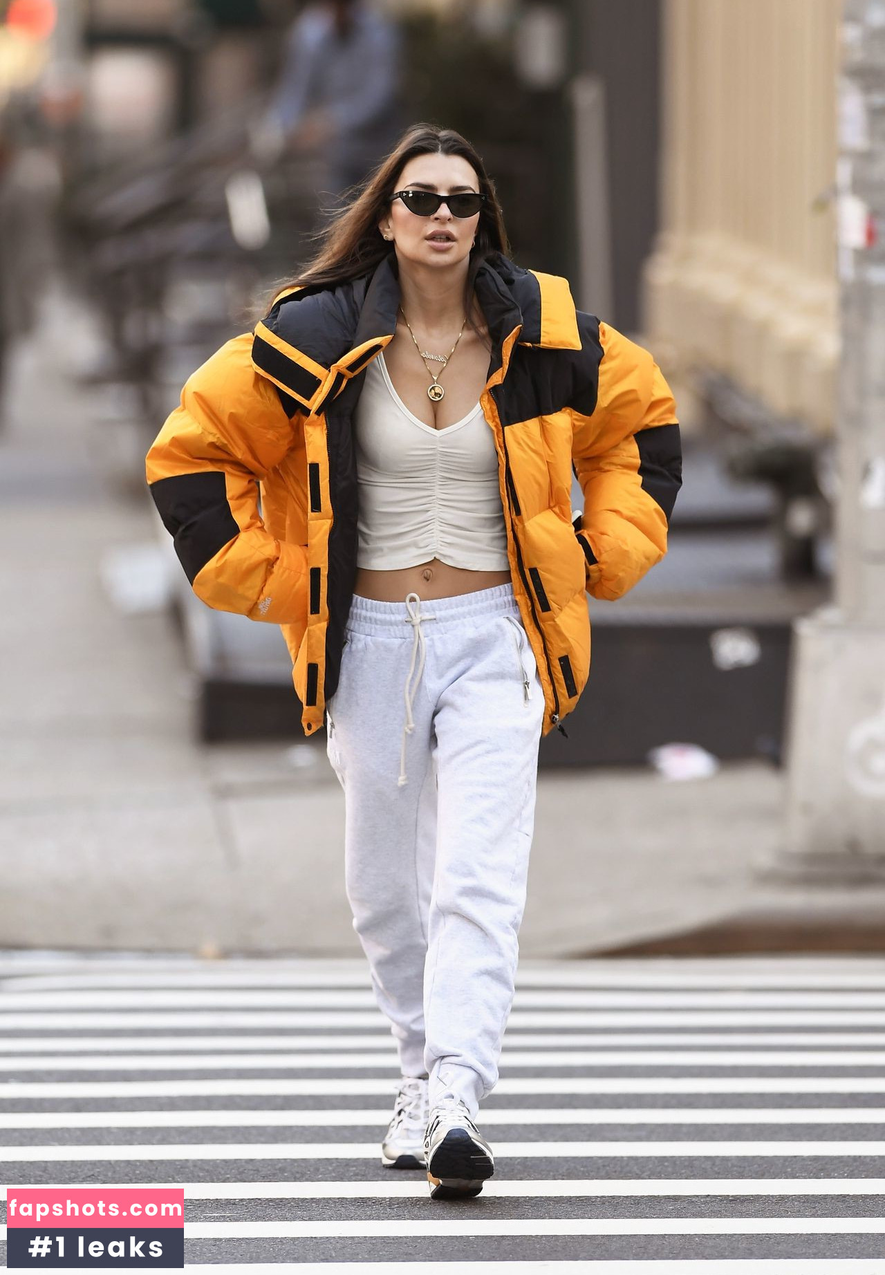 Emily Ratajkowski gallery photo #5766