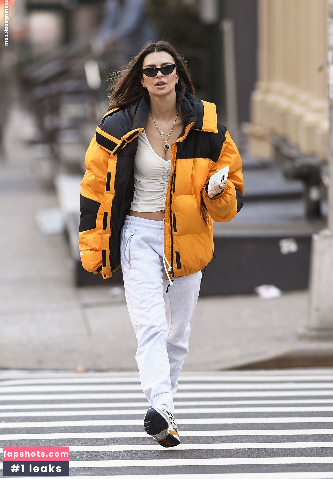 Emily Ratajkowski gallery photo #5768