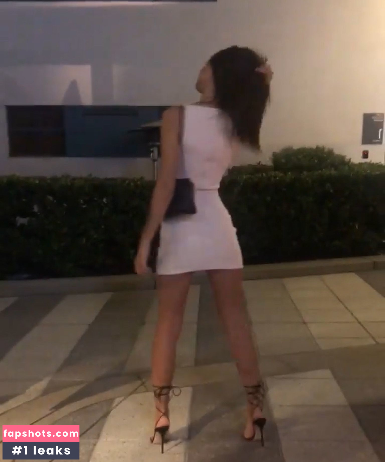 Emily Ratajkowski gallery photo #5797