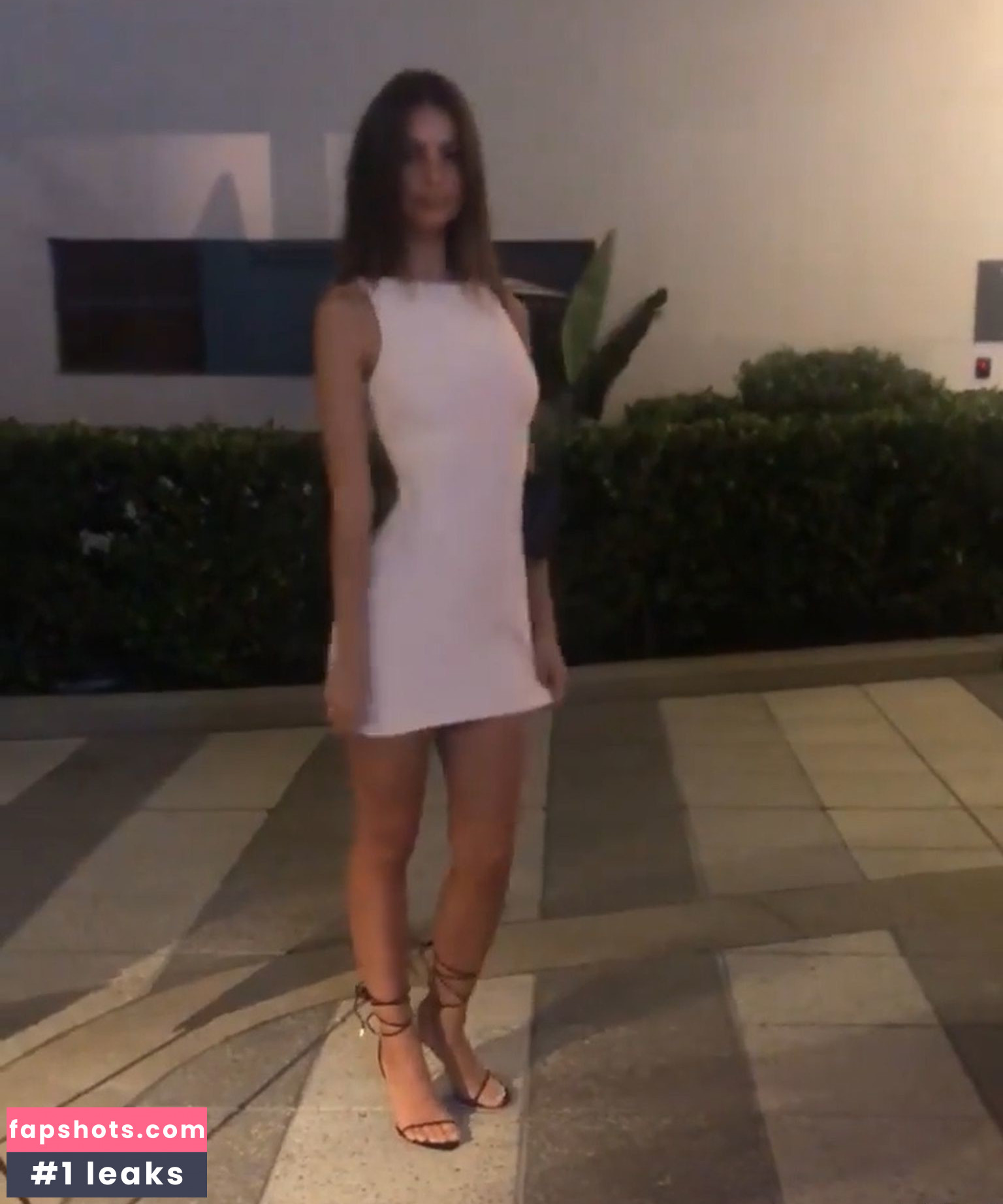 Emily Ratajkowski gallery photo #5798