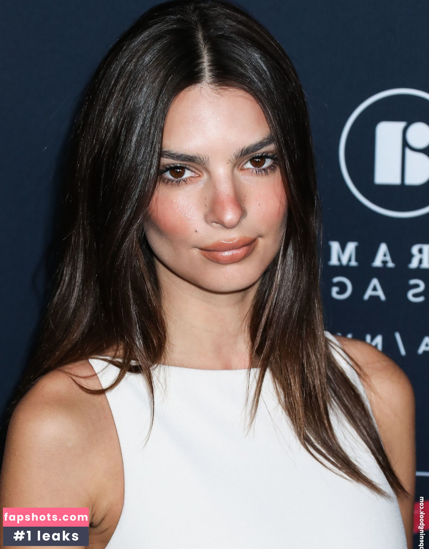 Emily Ratajkowski gallery photo #5826