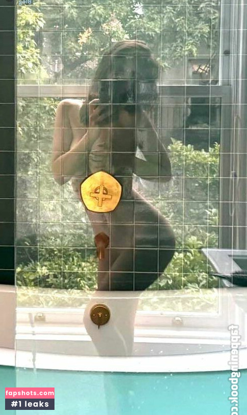 Emily Ratajkowski gallery photo #590