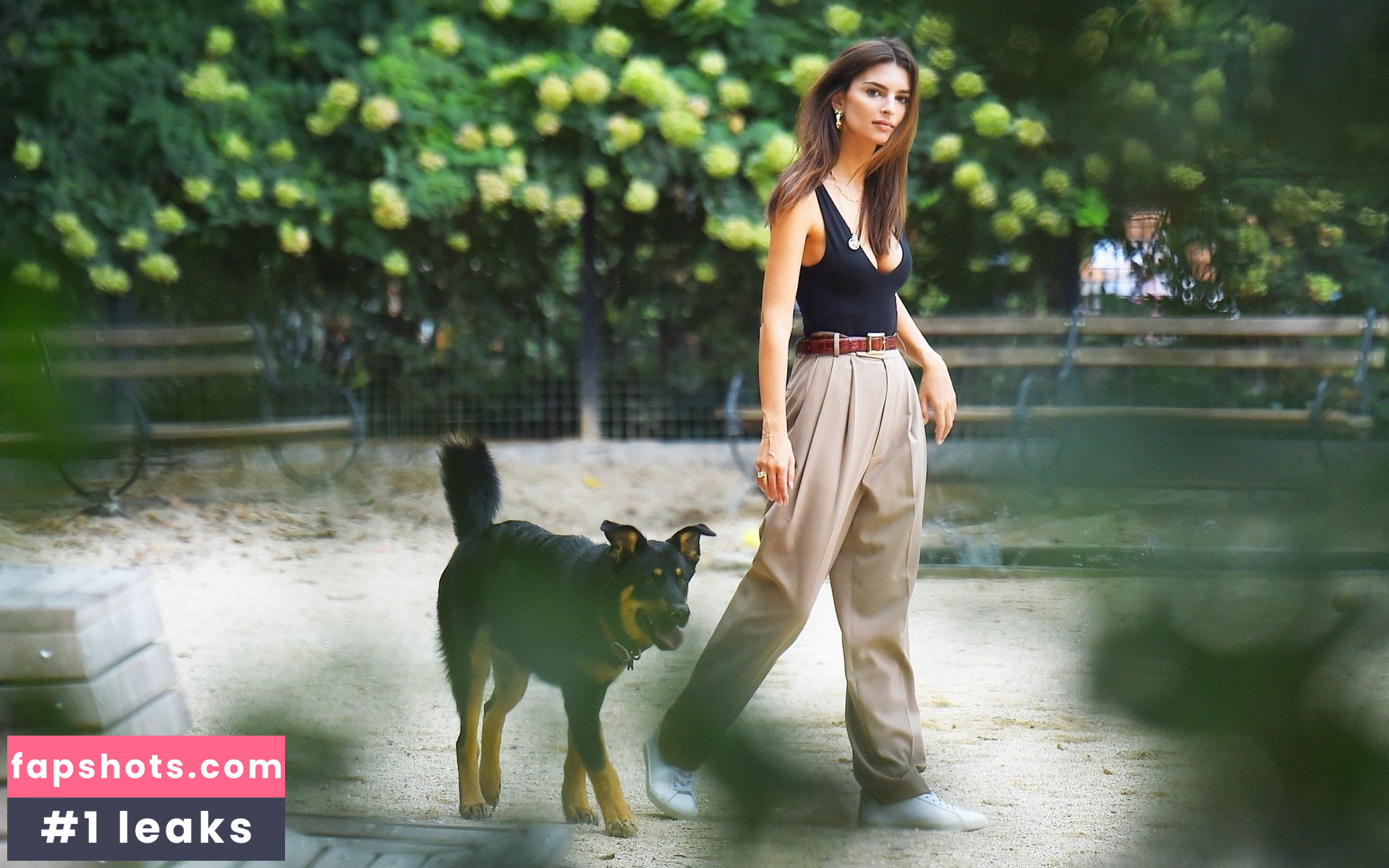 Emily Ratajkowski gallery photo #6012