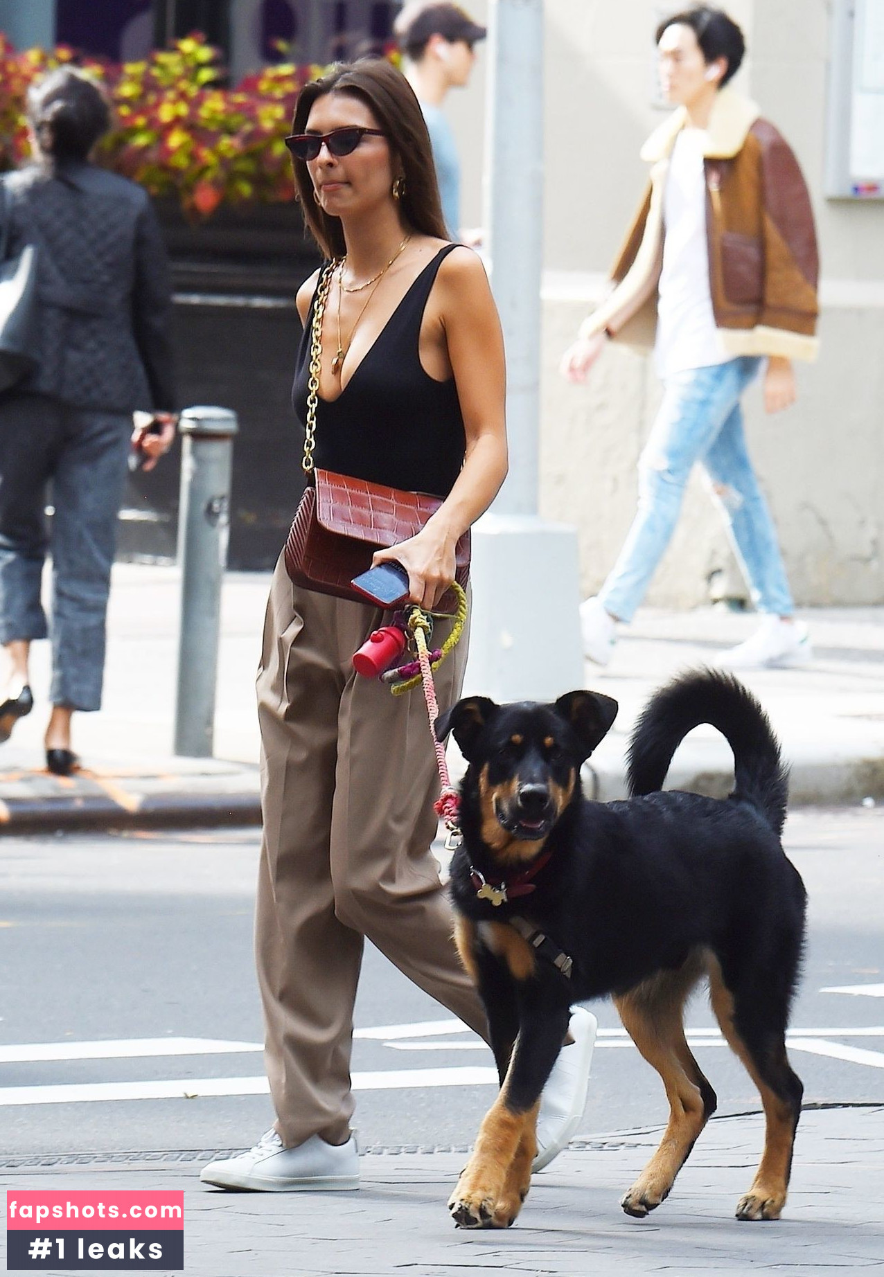 Emily Ratajkowski gallery photo #6016