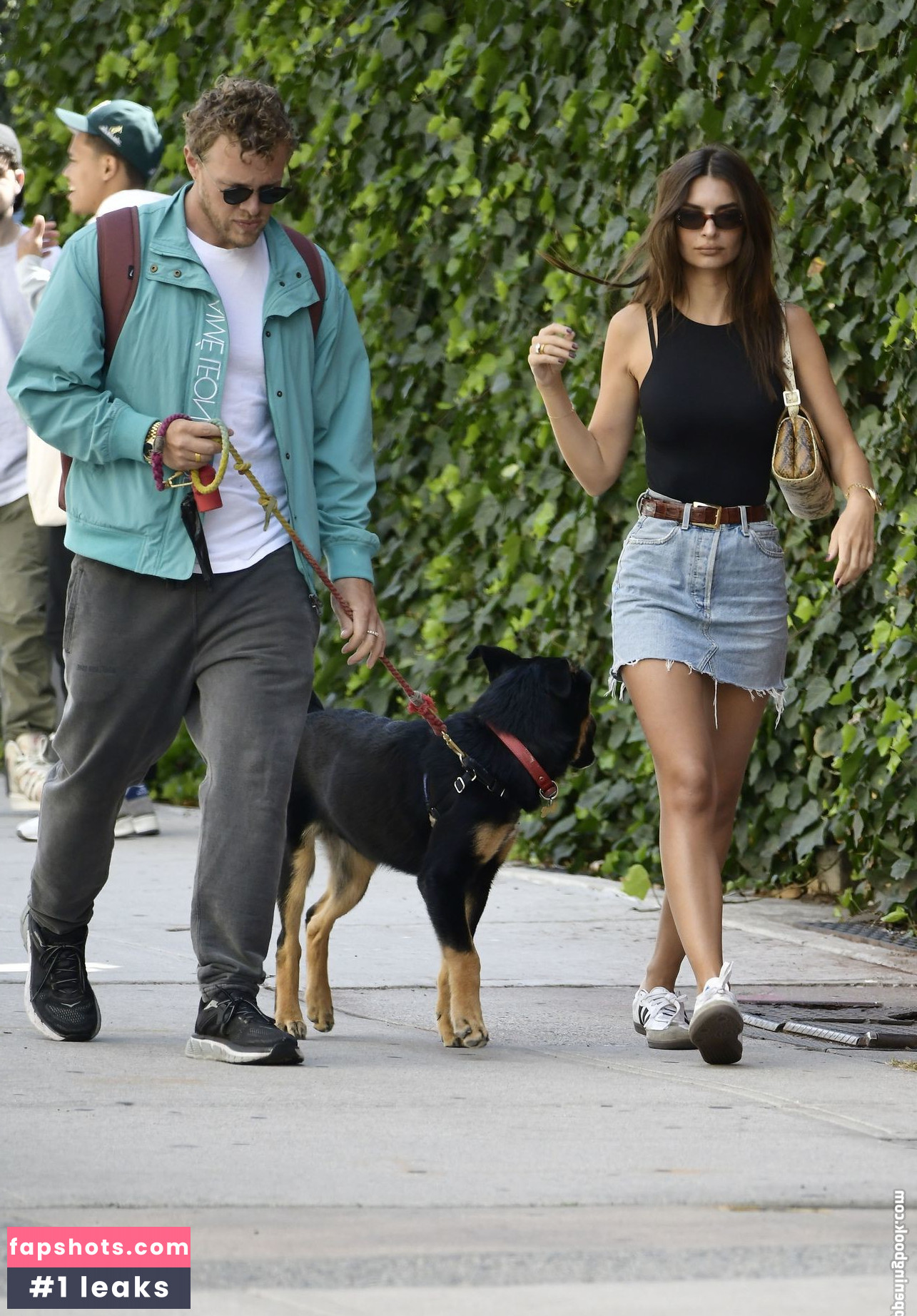 Emily Ratajkowski gallery photo #6055