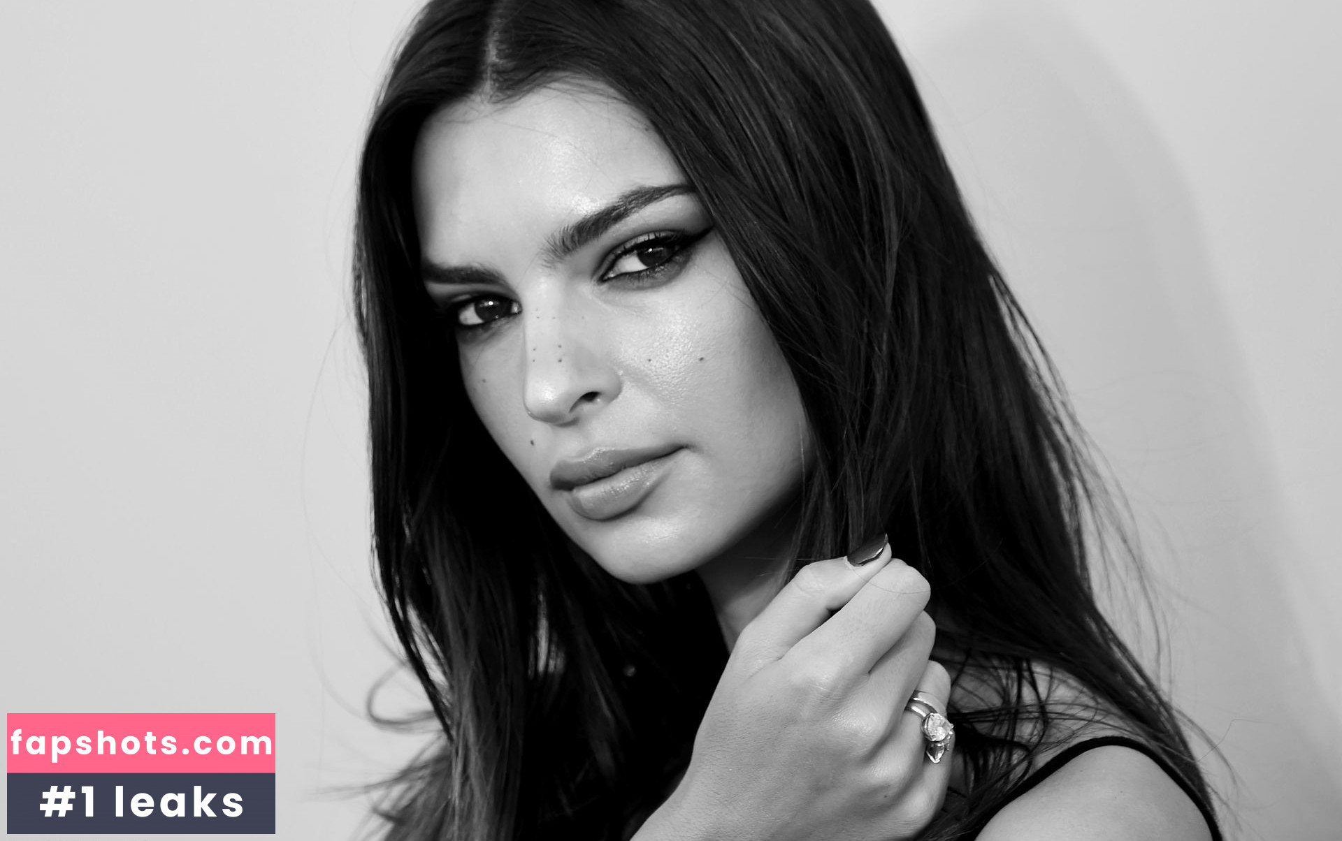 Emily Ratajkowski gallery photo #6066