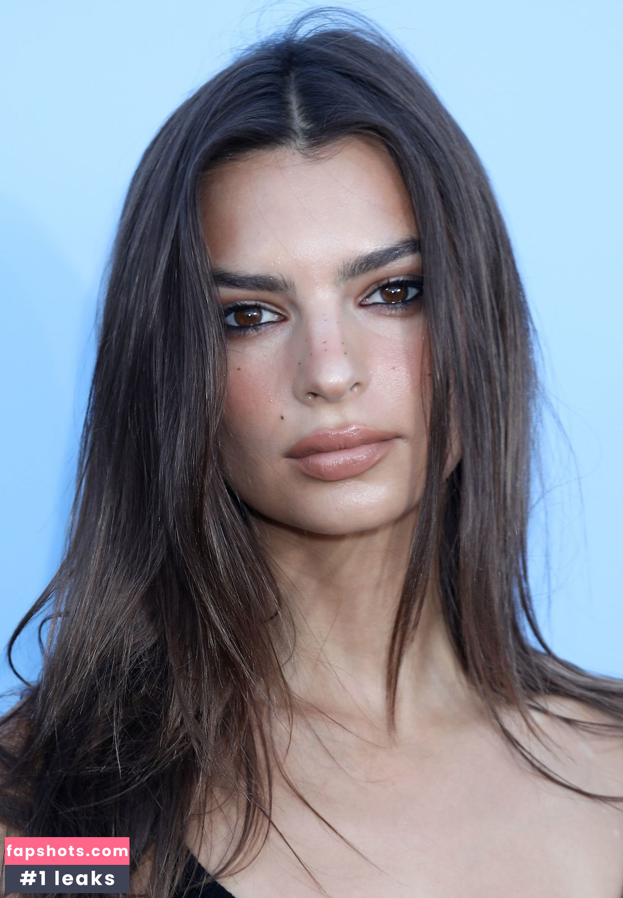 Emily Ratajkowski gallery photo #6077