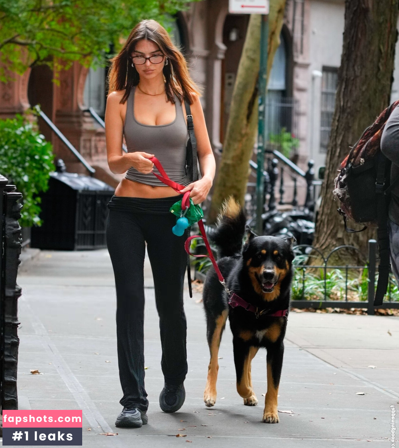 Emily Ratajkowski gallery photo #609