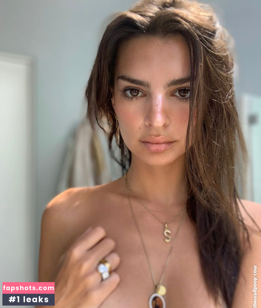 Emily Ratajkowski gallery photo #6131