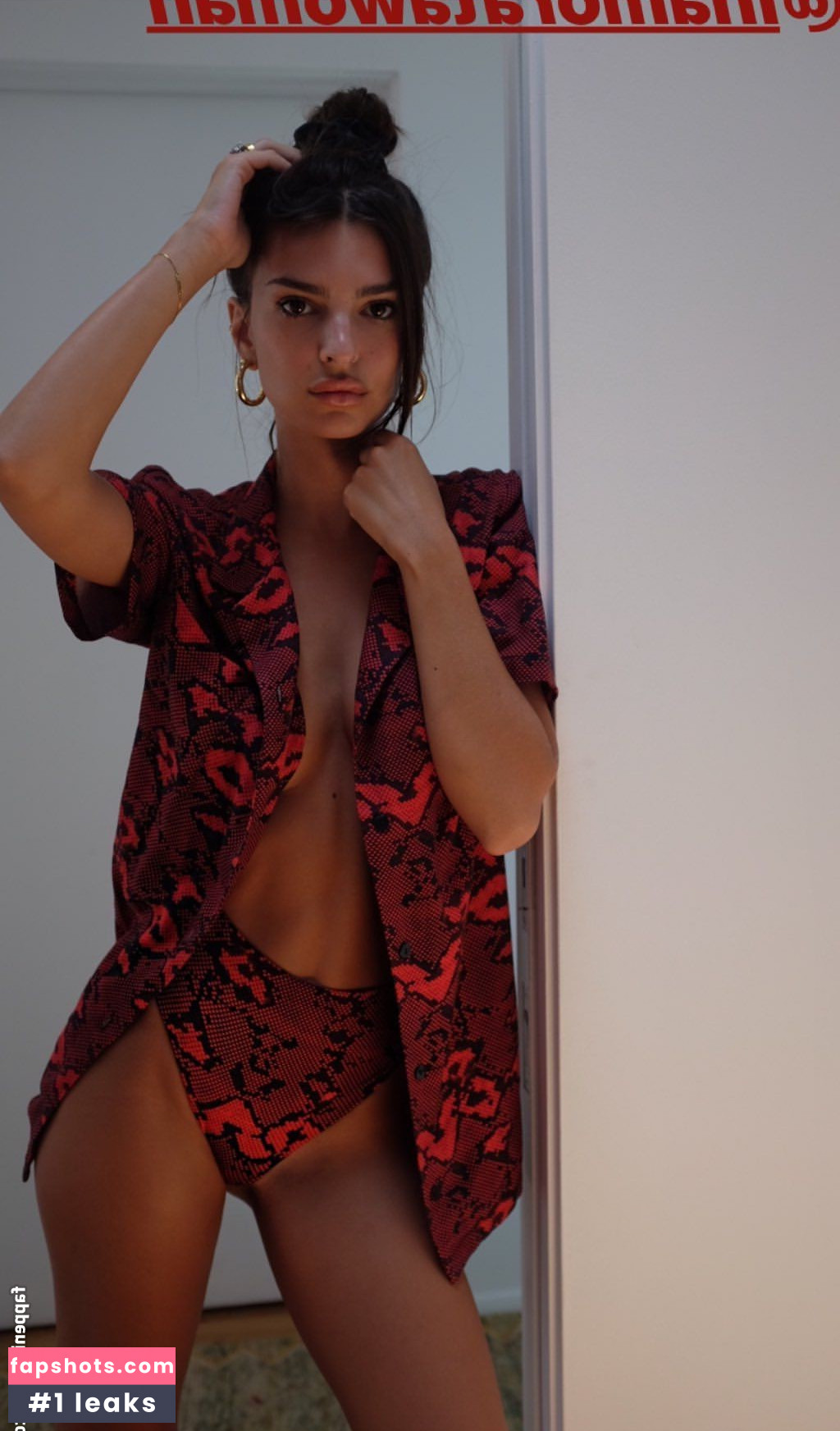 Emily Ratajkowski gallery photo #6132