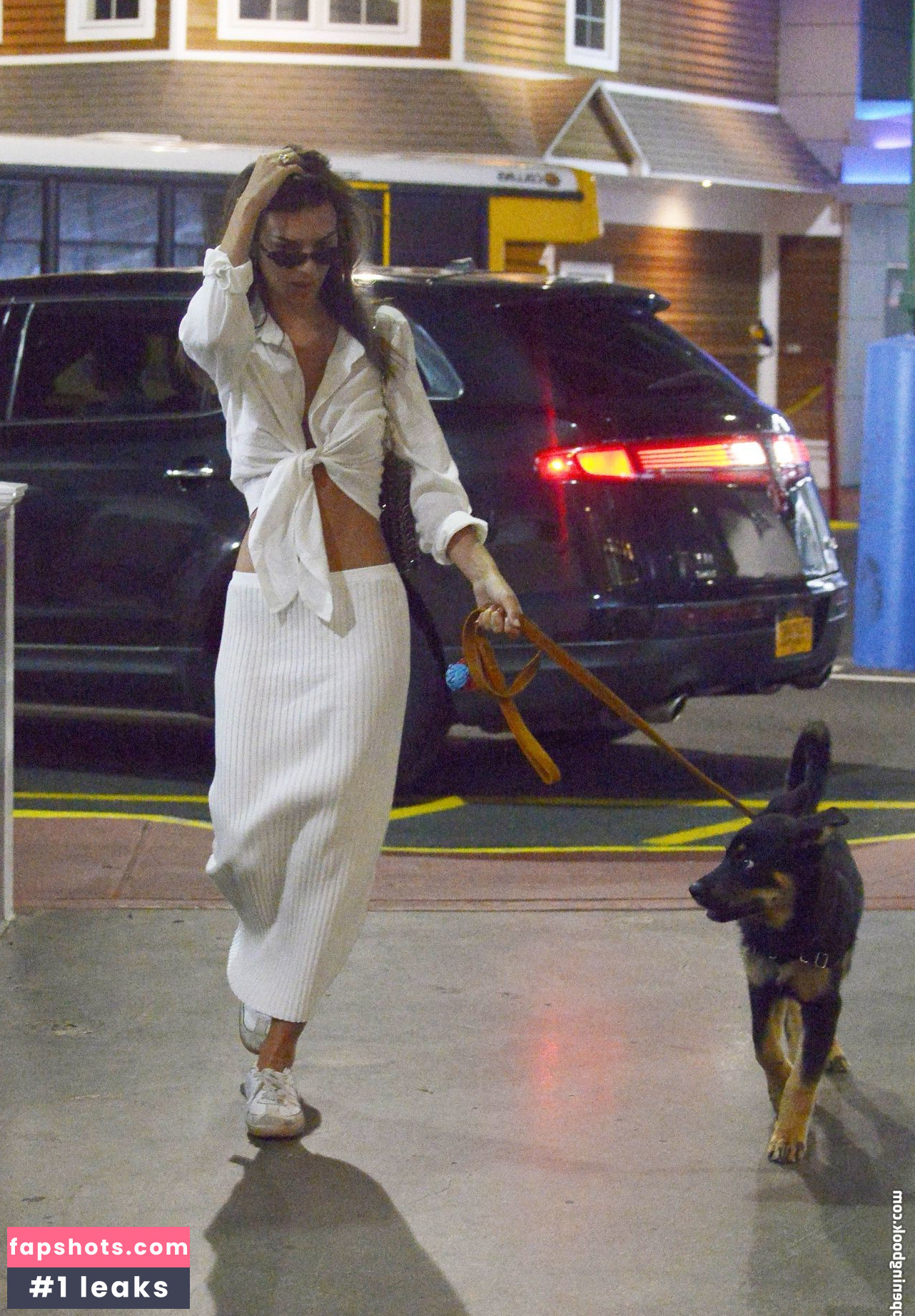 Emily Ratajkowski gallery photo #6170